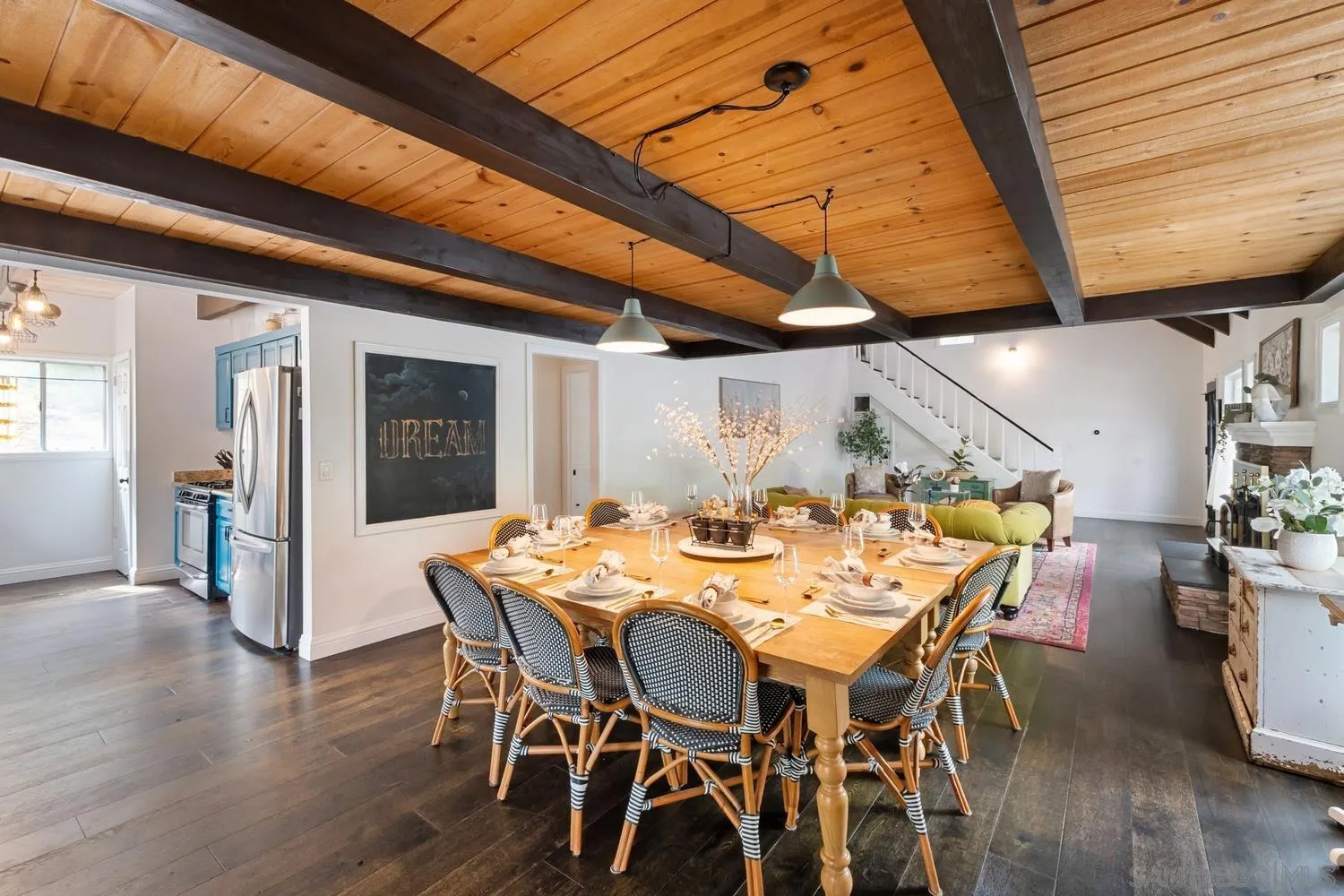 https://cdn.realtyfeed.com/cdn/127/260009666/374b46af2b99d7cc3d06bc9536cad9d9.webp