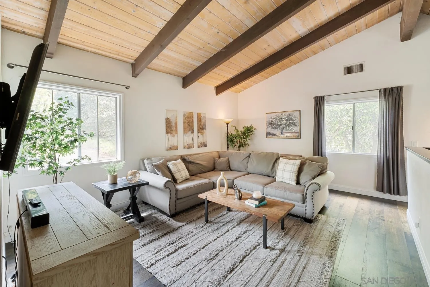 https://cdn.realtyfeed.com/cdn/127/260009666/45b23c5941eaff1b7e866fc52ea6fbdd.webp