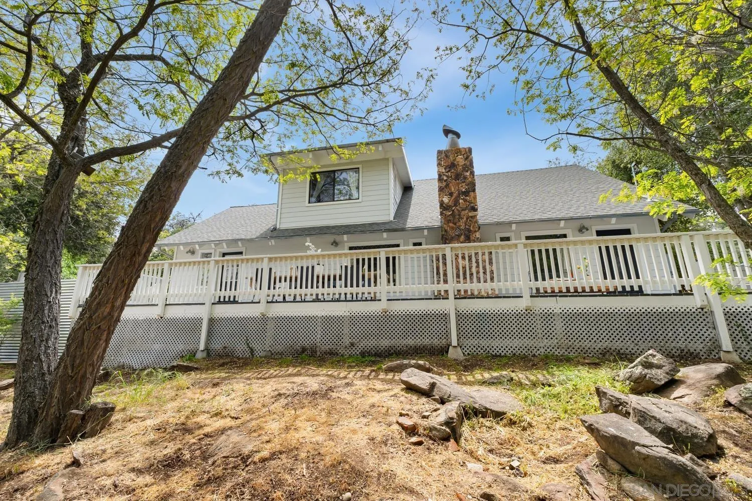 https://cdn.realtyfeed.com/cdn/127/260009666/6e40fb2ff8ca294c27d94c9766af3feb.webp