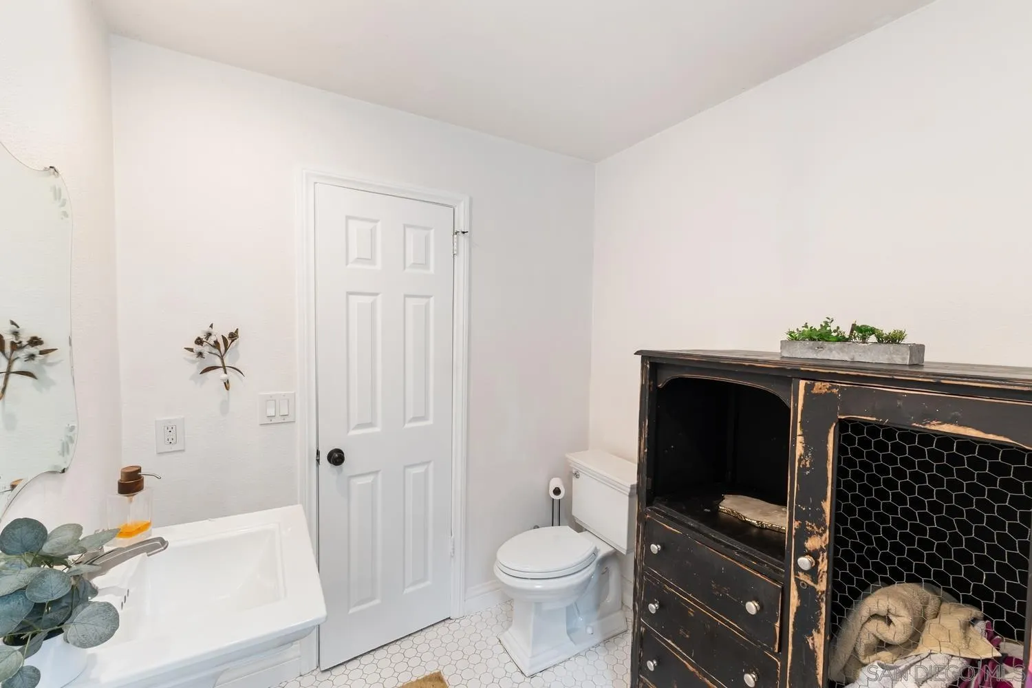 https://cdn.realtyfeed.com/cdn/127/260009666/791ce71672824fe7ab95cf6b88058f70.webp