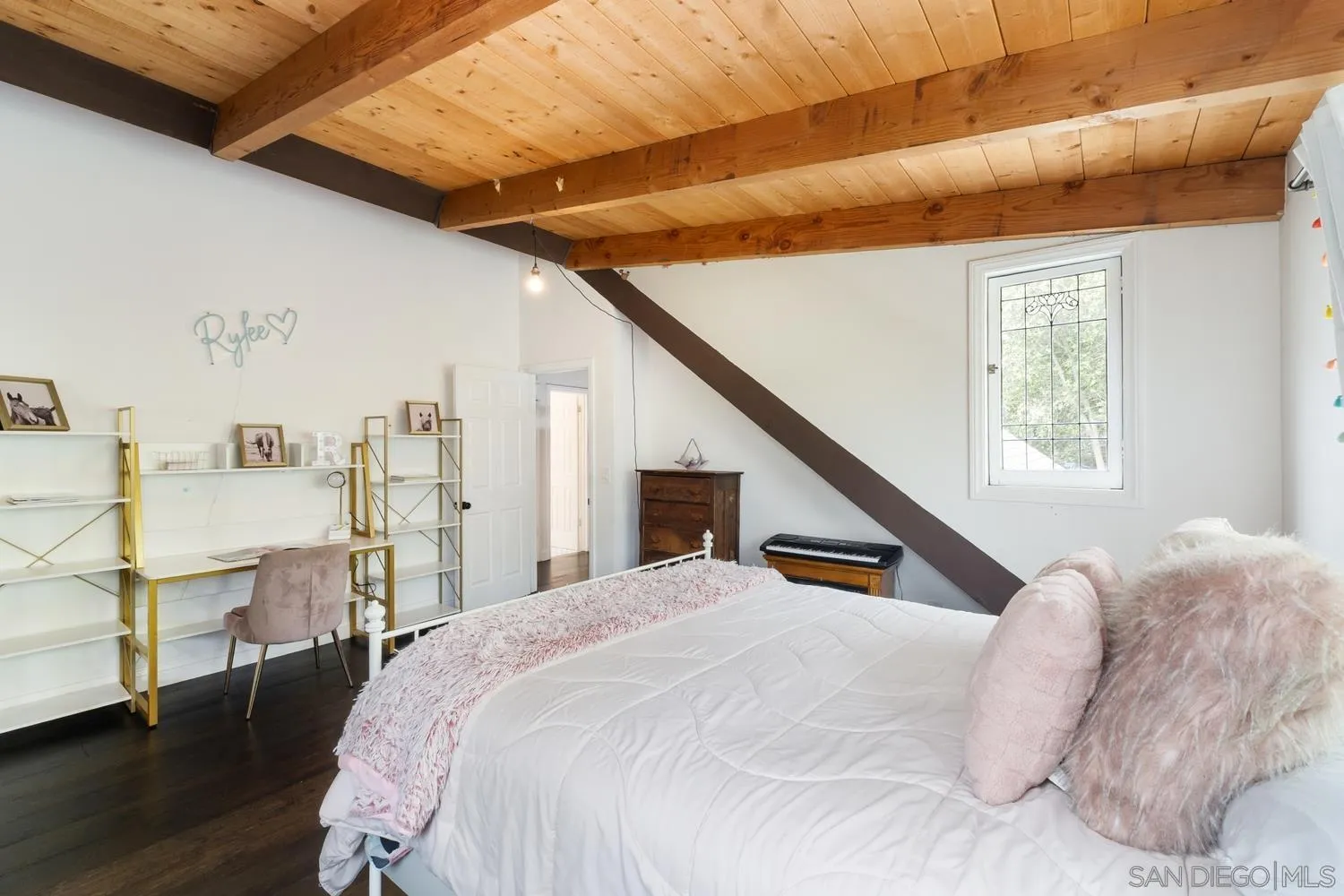 https://cdn.realtyfeed.com/cdn/127/260009666/8993581718c8543a6d438ef5b0148f08.webp