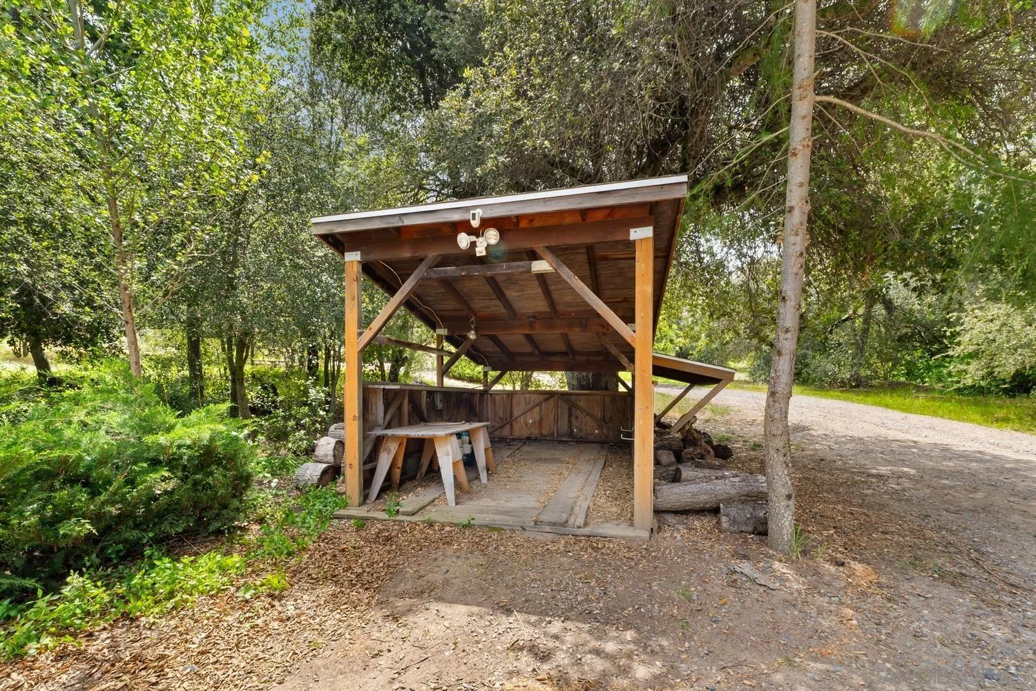 https://cdn.realtyfeed.com/cdn/127/260009666/bf3e91e1c62621a3f3a9301bbdd18a68.webp