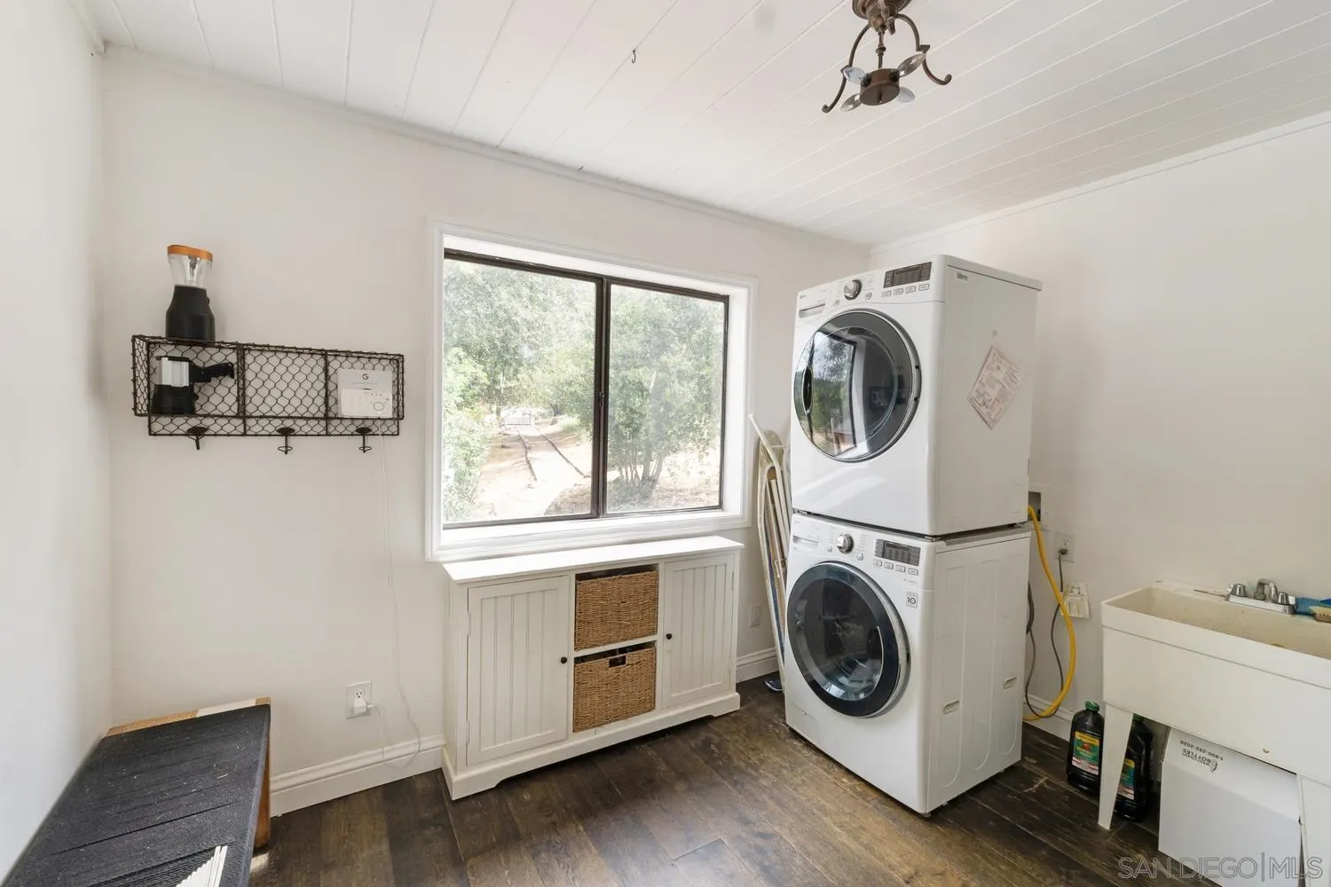 https://cdn.realtyfeed.com/cdn/127/260009666/d683b78a11e3c28919e709987046938d.webp