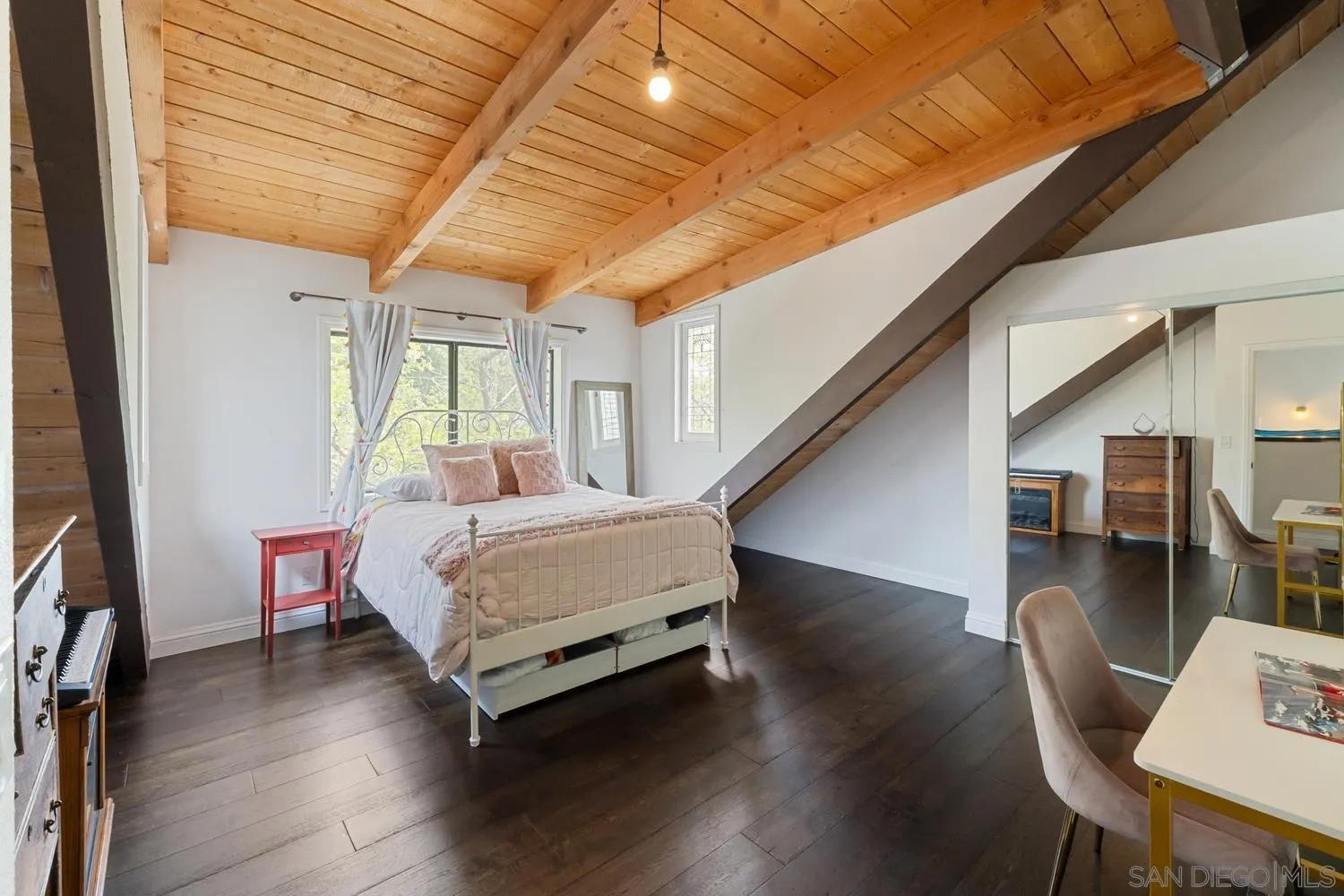 https://cdn.realtyfeed.com/cdn/127/260009666/f9738bf72822aaa59d7c2e2b53cddc96.webp