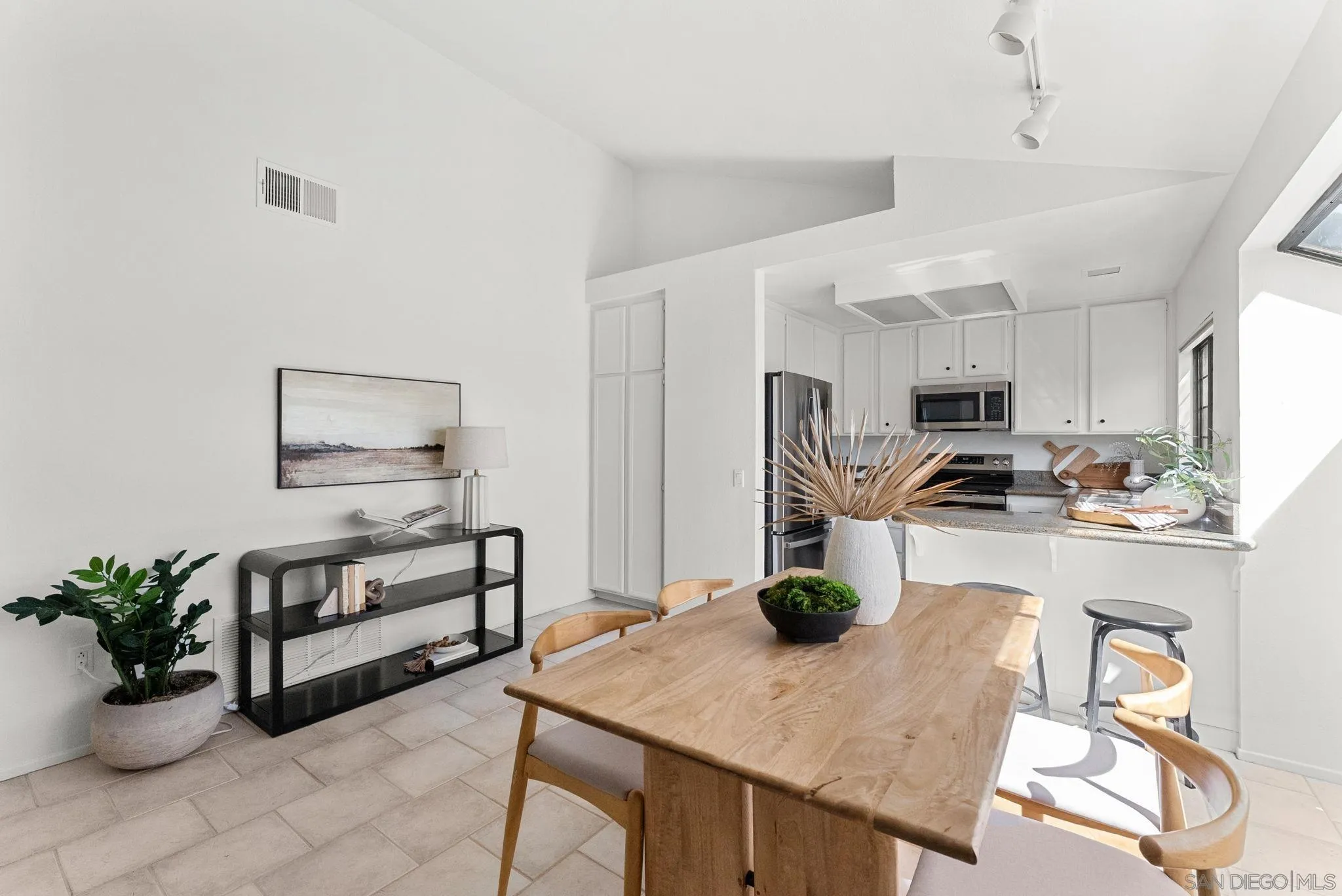 Photo #5: 260009671 Listing: Photo #5