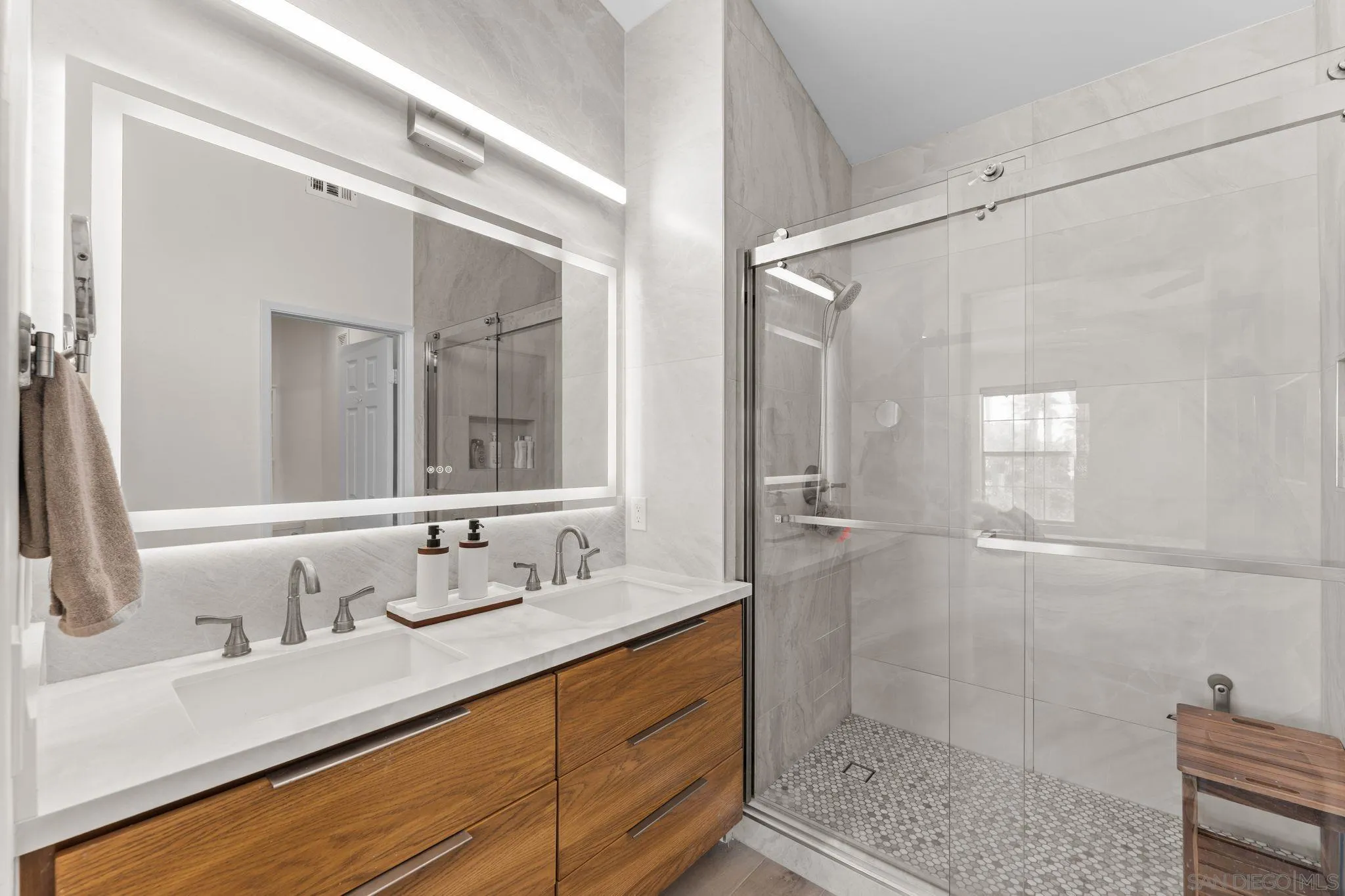 https://cdn.realtyfeed.com/cdn/127/260009682/06f17e360697171dbe640740ab5175c4.webp