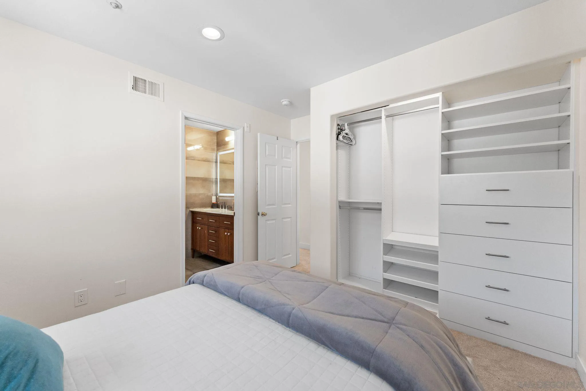 https://cdn.realtyfeed.com/cdn/127/260009682/e717fabc0c21192cd142a6f373ee91fe.webp