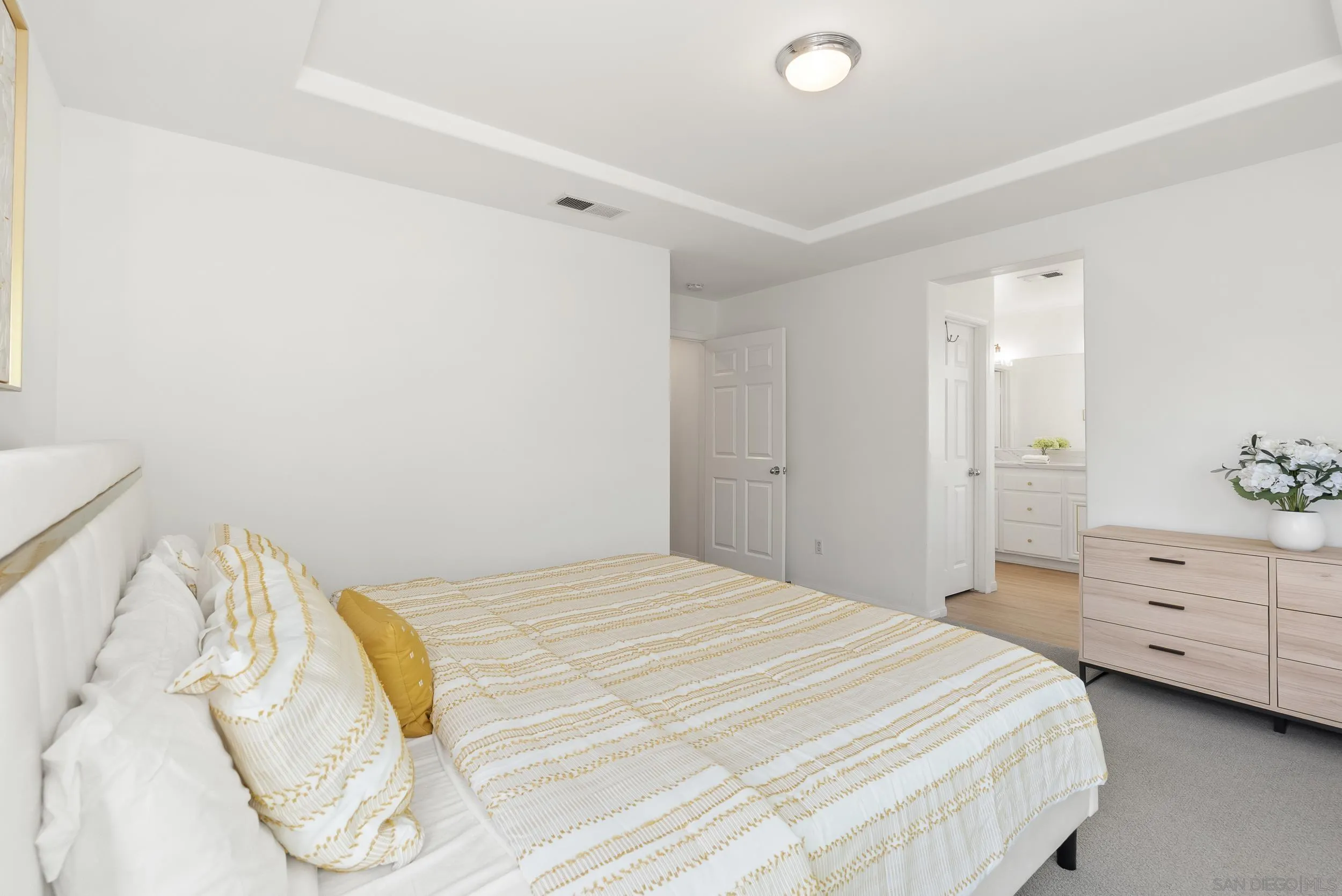 https://cdn.realtyfeed.com/cdn/127/260009686/645e034fbba0469430e5d0c661f72e8e.webp