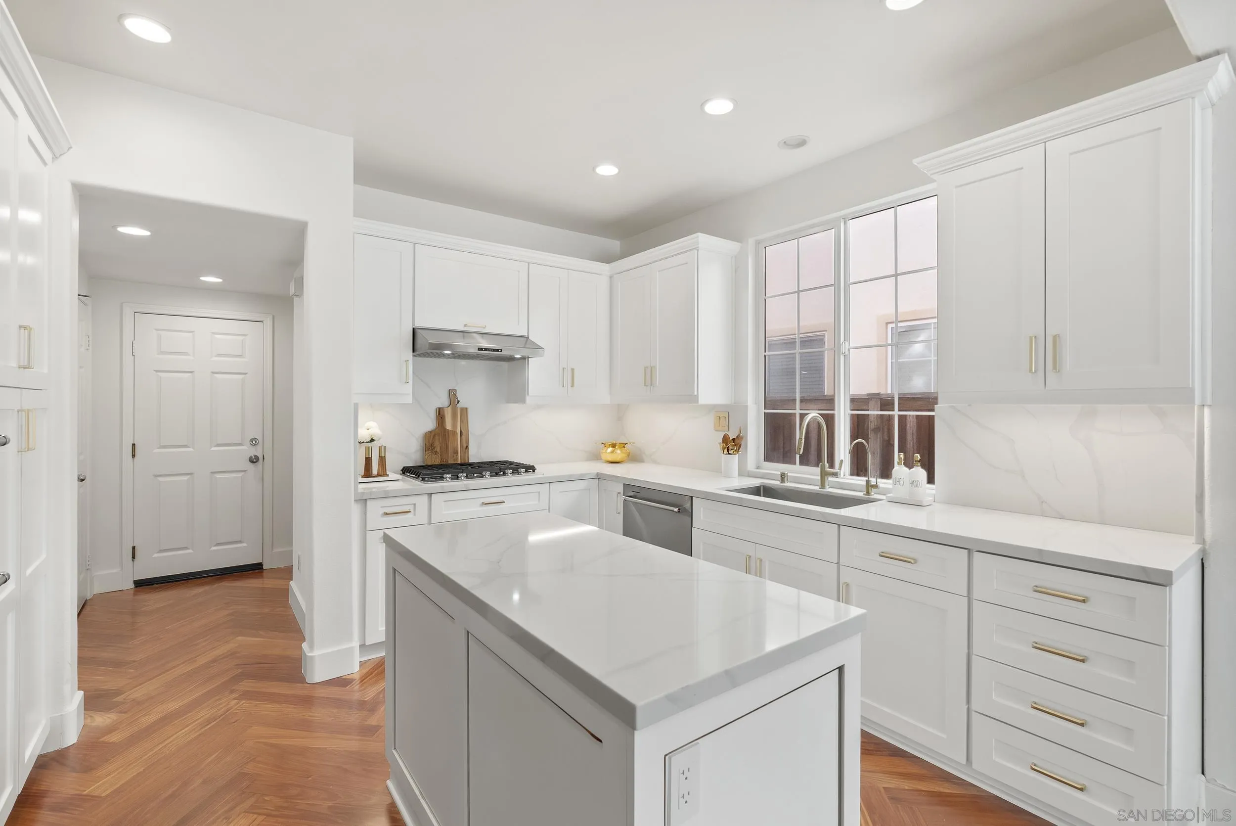 https://cdn.realtyfeed.com/cdn/127/260009686/8f460907f56377023e566da5bc3ce35d.webp