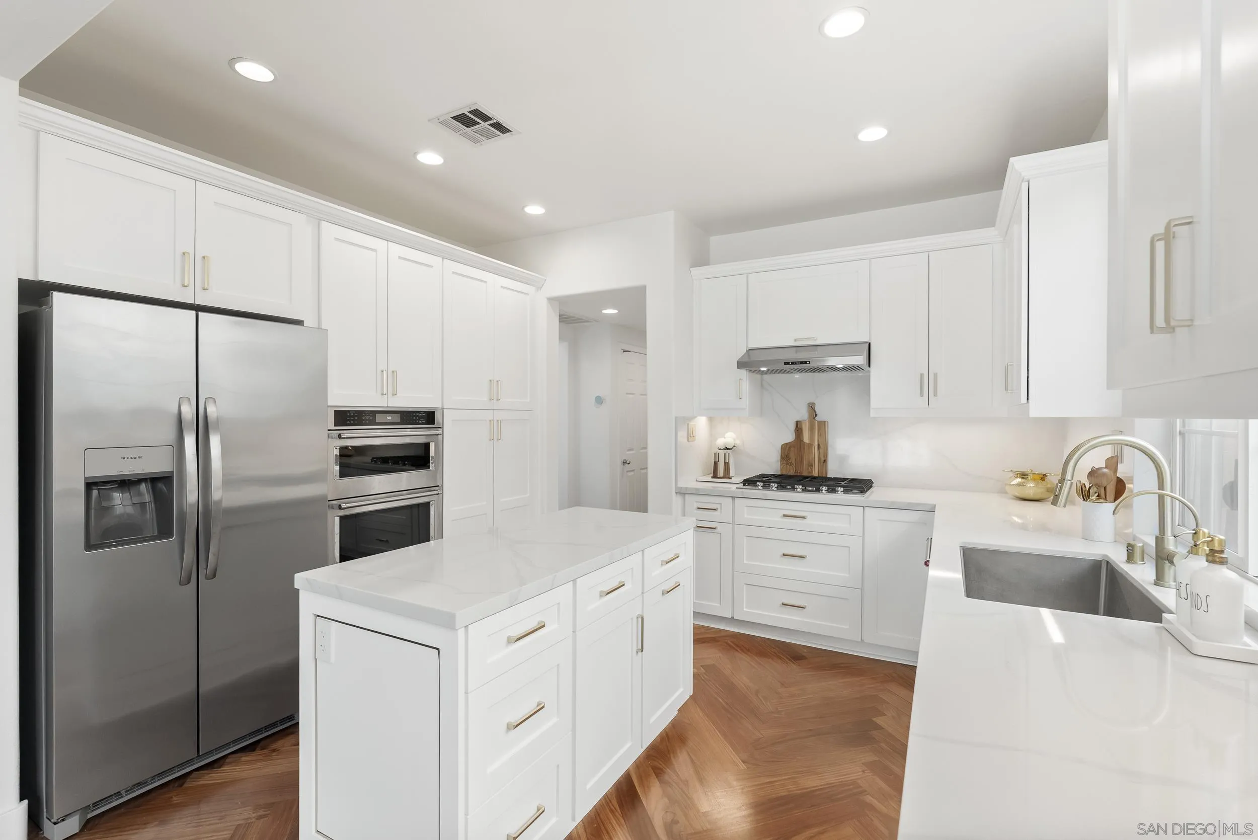 https://cdn.realtyfeed.com/cdn/127/260009686/c9173bdc95dfab5506da2b693f5b21ec.webp