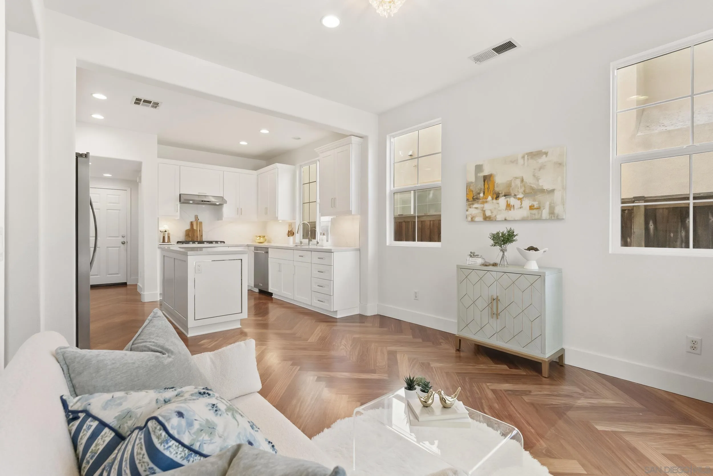 https://cdn.realtyfeed.com/cdn/127/260009686/e08c881c61c4bc7678125ecaaef638a9.webp