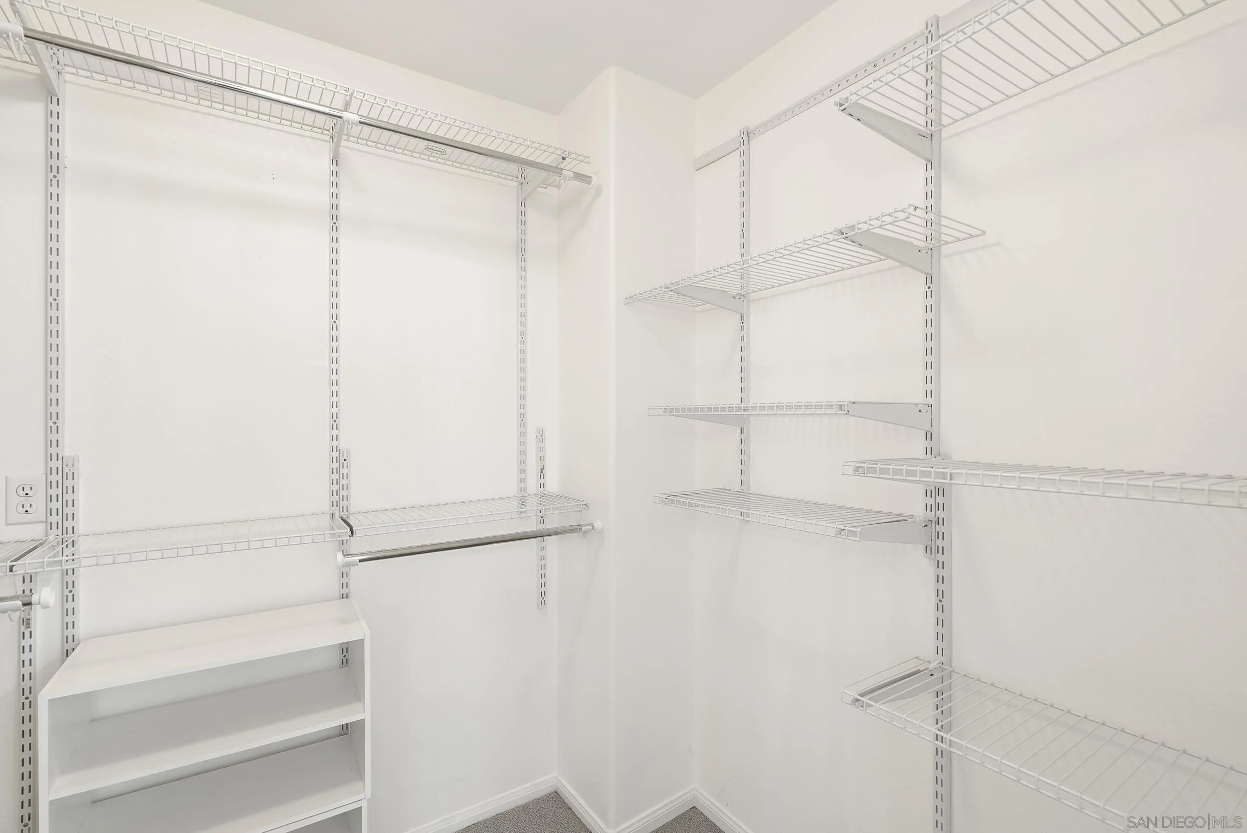https://cdn.realtyfeed.com/cdn/127/260009686/f9de382445e994a20be3042527591eeb.webp