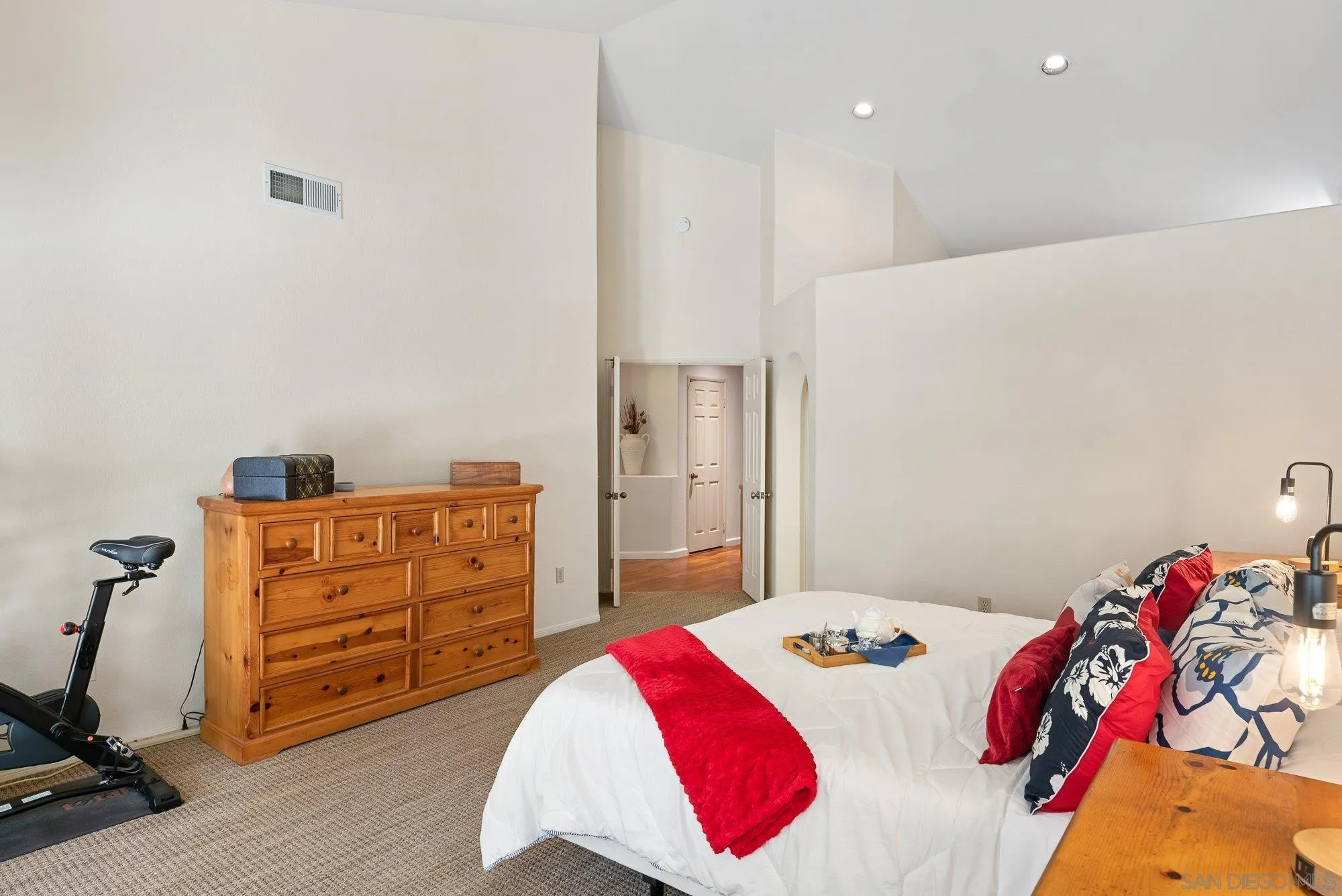 https://cdn.realtyfeed.com/cdn/127/260009698/68a03df5c7e2aea51b12b1fbc808df32.webp