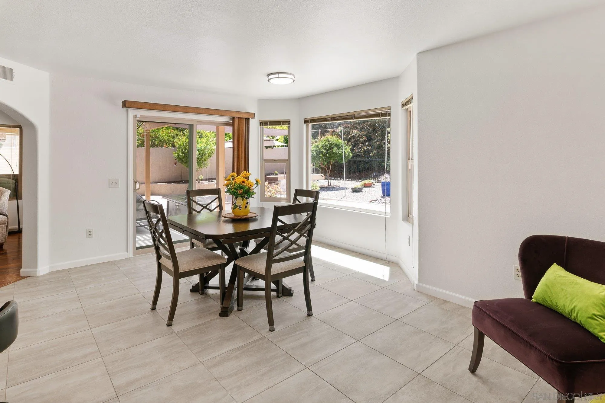 https://cdn.realtyfeed.com/cdn/127/260009698/6afb9eafd4cd4f404c31da03ef3ab427.webp