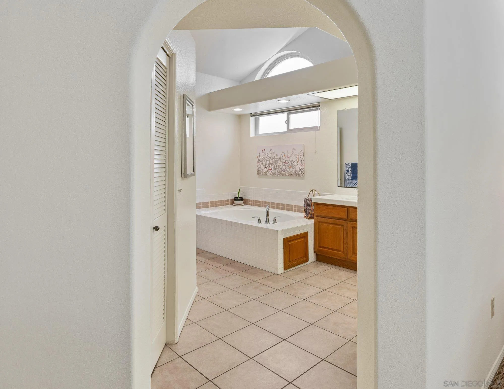 https://cdn.realtyfeed.com/cdn/127/260009698/7c12aa579498487f2ba796388f924c7e.webp