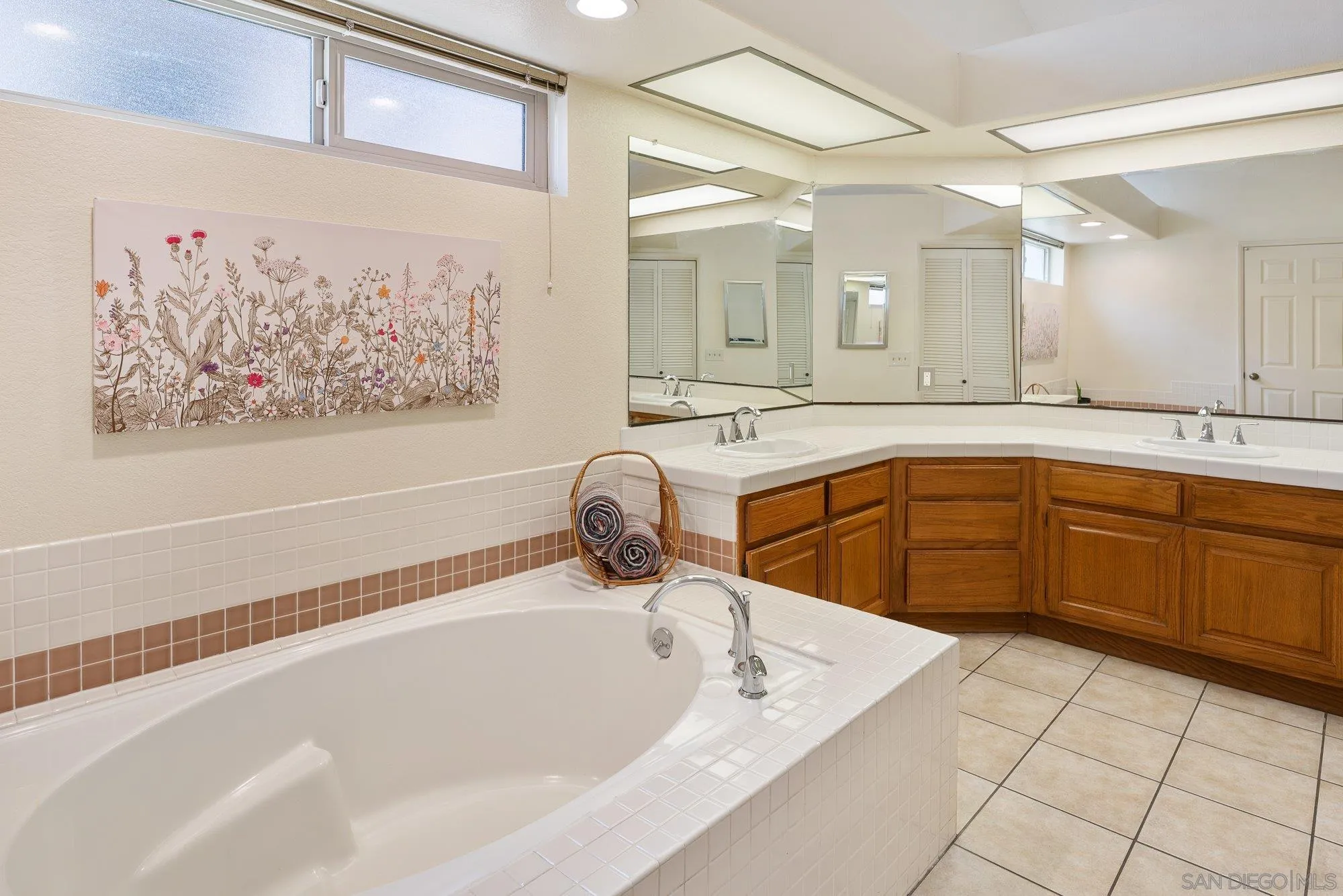 https://cdn.realtyfeed.com/cdn/127/260009698/9e5c98fcc192600843cfb4061f8e8f8c.webp