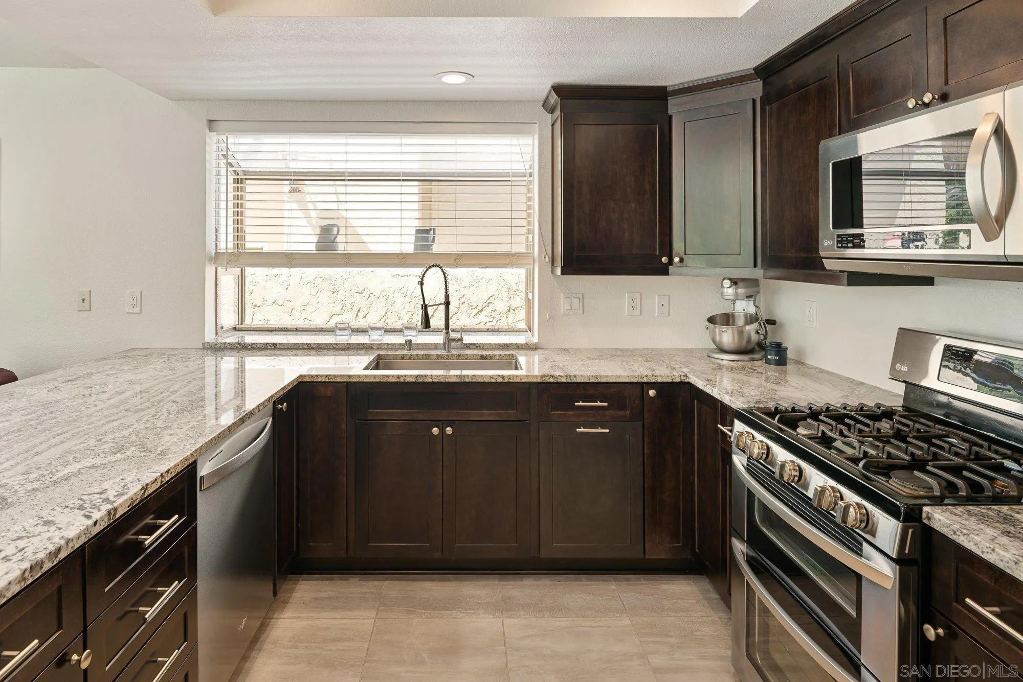 https://cdn.realtyfeed.com/cdn/127/260009698/c965e0a044bd811b8f1e68c8f5223a59.webp