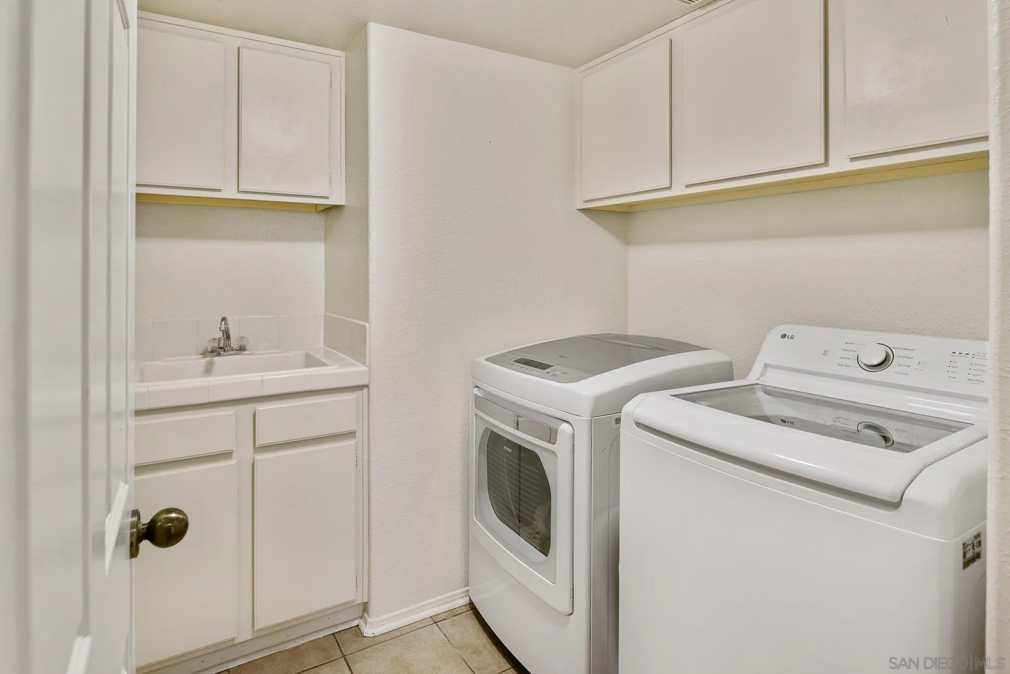 https://cdn.realtyfeed.com/cdn/127/260009698/d658ee01b4ce502d79a71d7d547b792d.webp