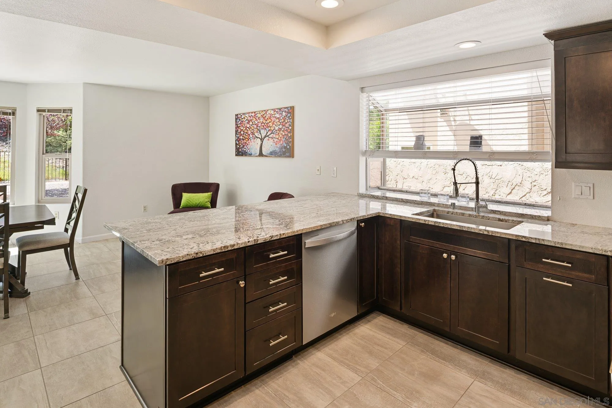 https://cdn.realtyfeed.com/cdn/127/260009698/f555b3e9bb74cd9b737988aa2d92e180.webp