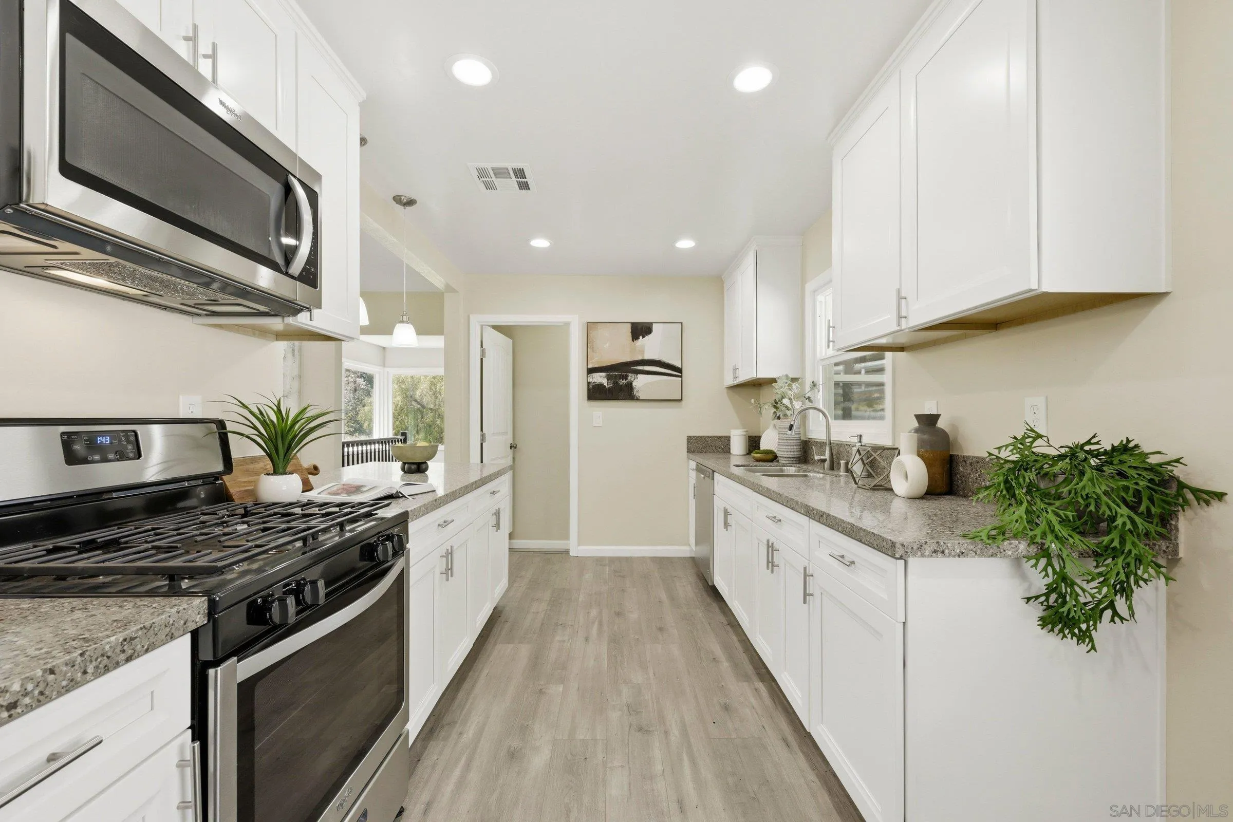 https://cdn.realtyfeed.com/cdn/127/260009699/827196e3b4b0b9aac1d037400556ffb1.webp