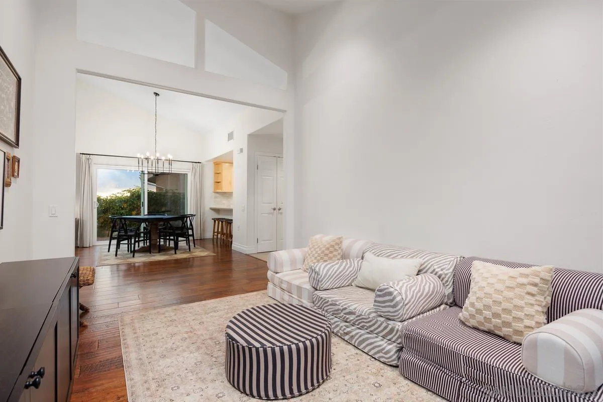 https://cdn.realtyfeed.com/cdn/127/260009701/e2d77174f348655c4a066d83db0e4f2b.webp