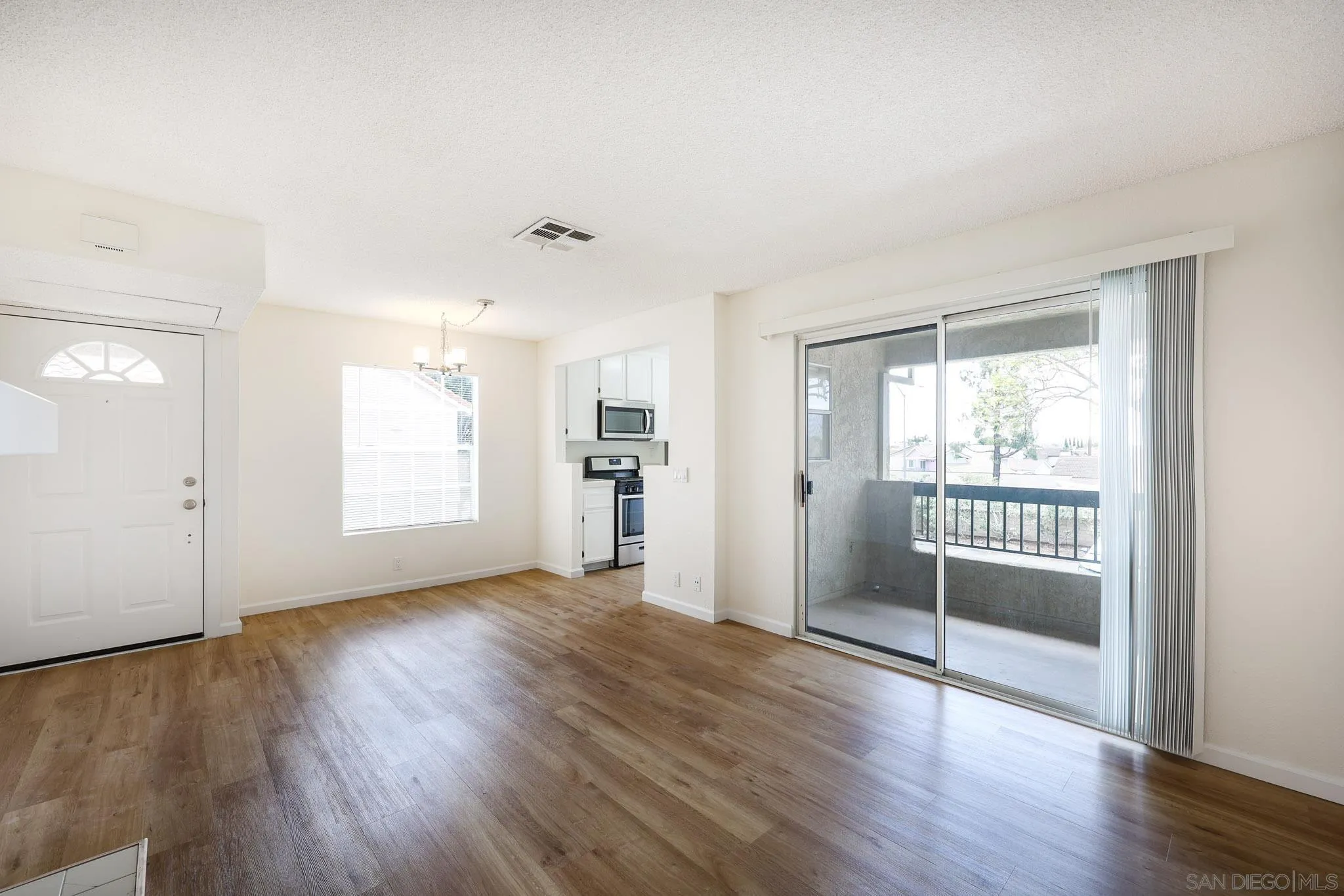 Photo #5: 260009703 Listing: Photo #5
