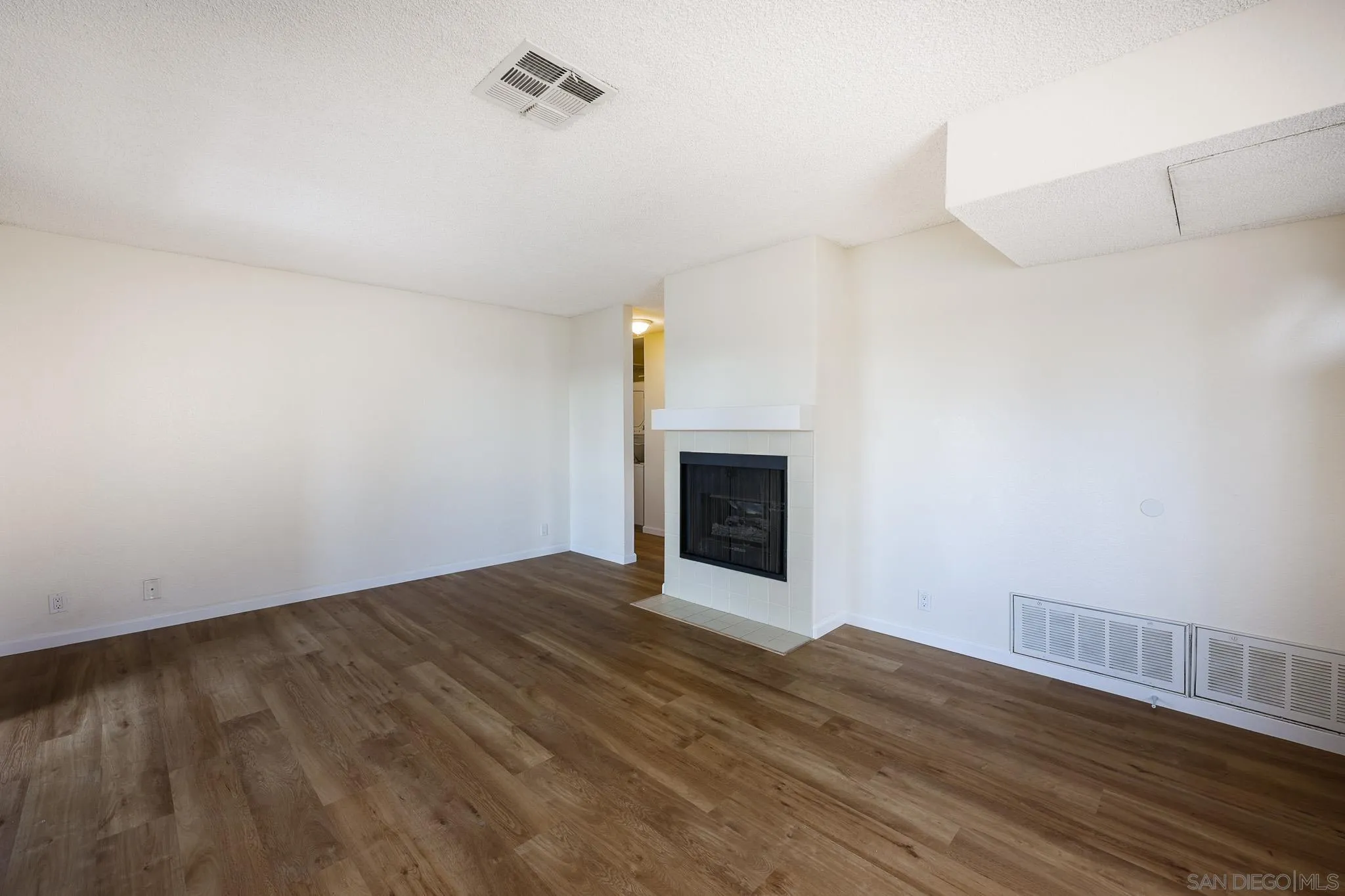 Photo #4: 260009703 Listing: Photo #4
