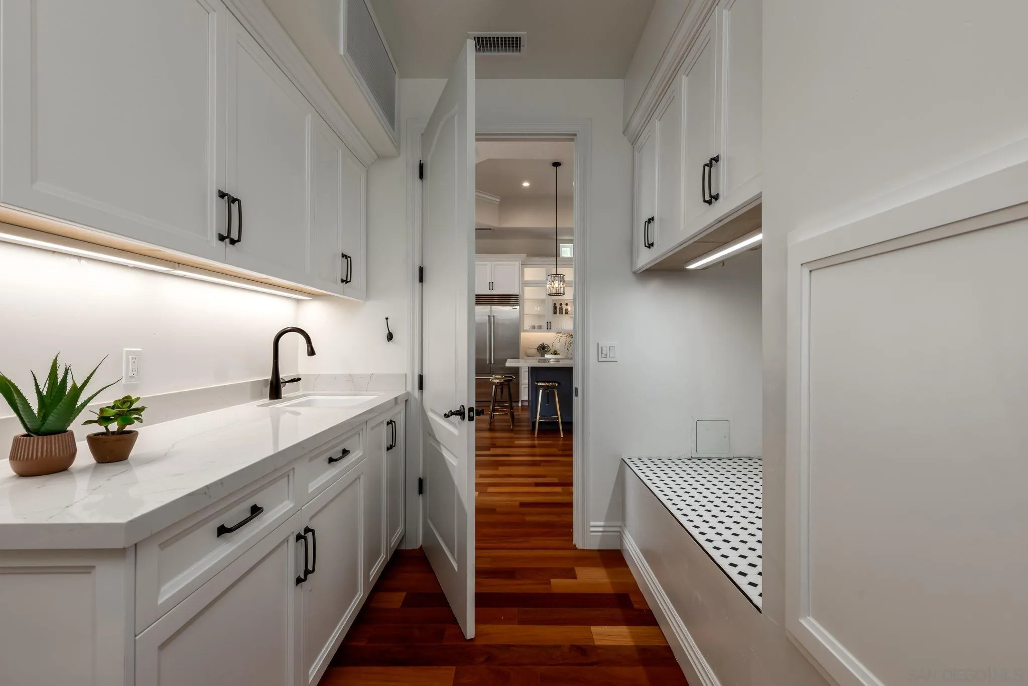 https://cdn.realtyfeed.com/cdn/127/260009710/2ce0adbb28aa092244494072e1046ebc.webp