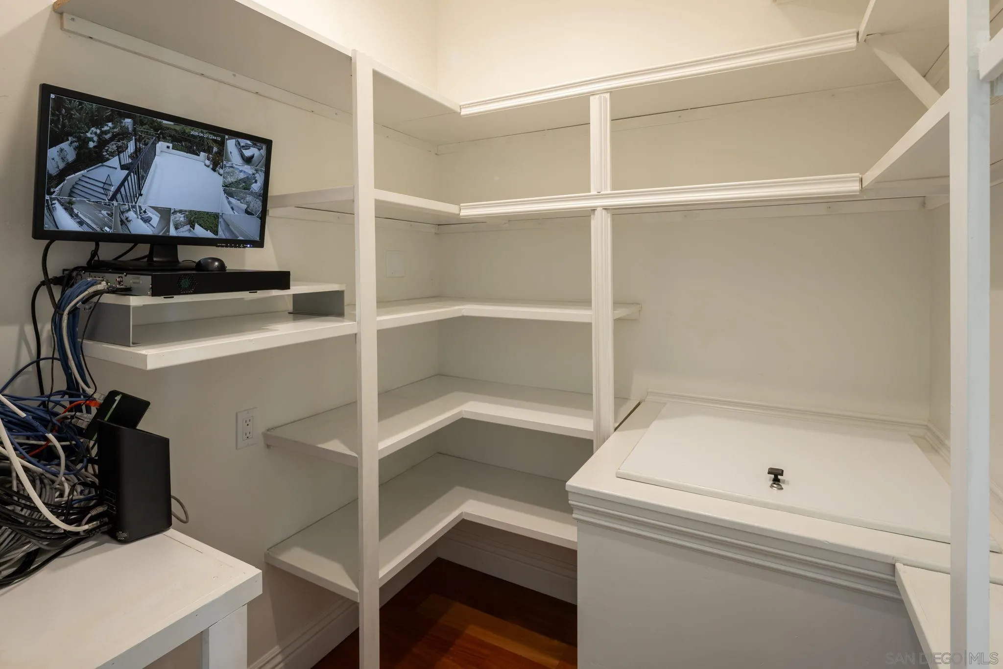 https://cdn.realtyfeed.com/cdn/127/260009710/2eb5794548e0d74a4ed38fd59887aad1.webp