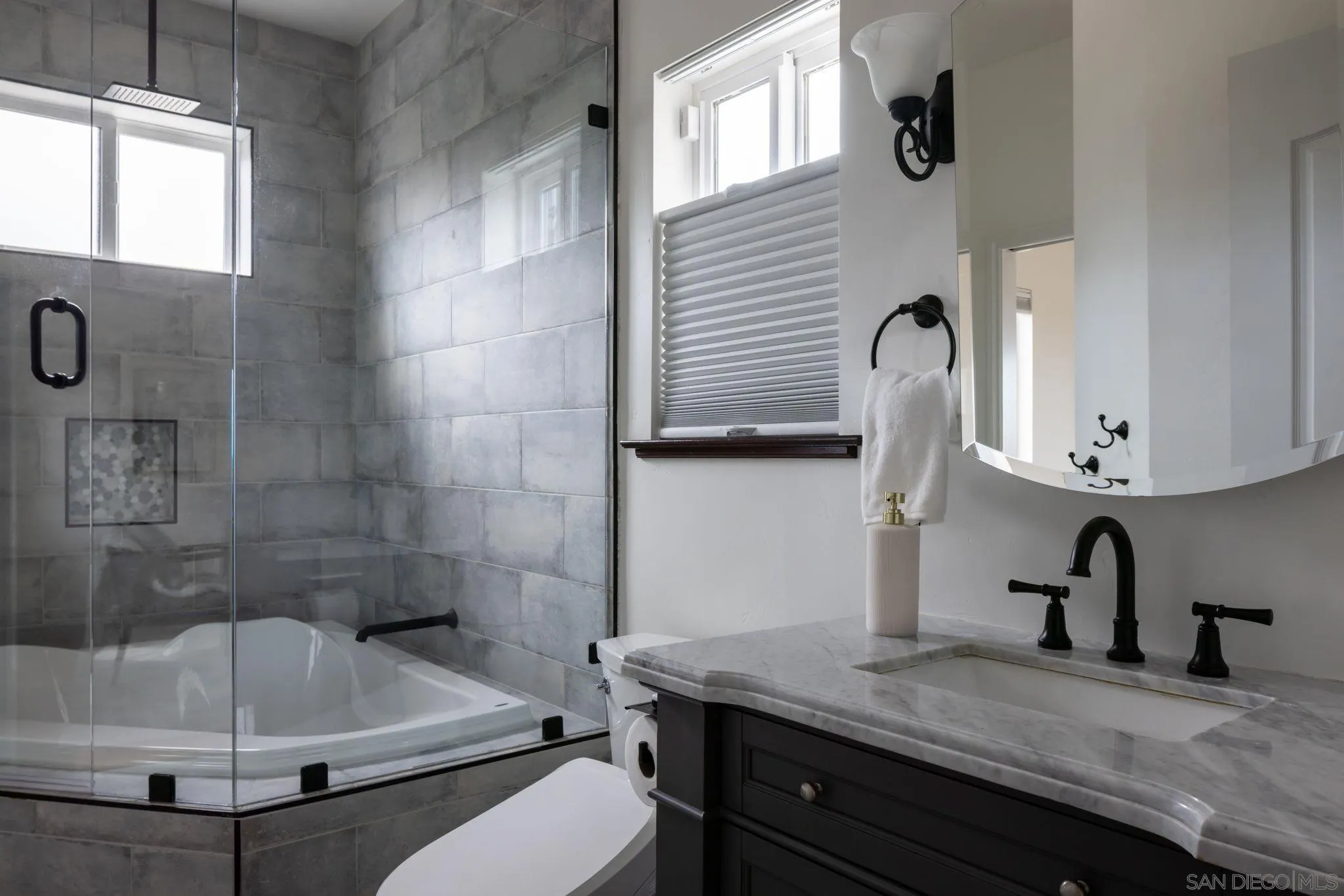 https://cdn.realtyfeed.com/cdn/127/260009710/40edde46ba7c09ba97bfc734f6c4f8d4.webp