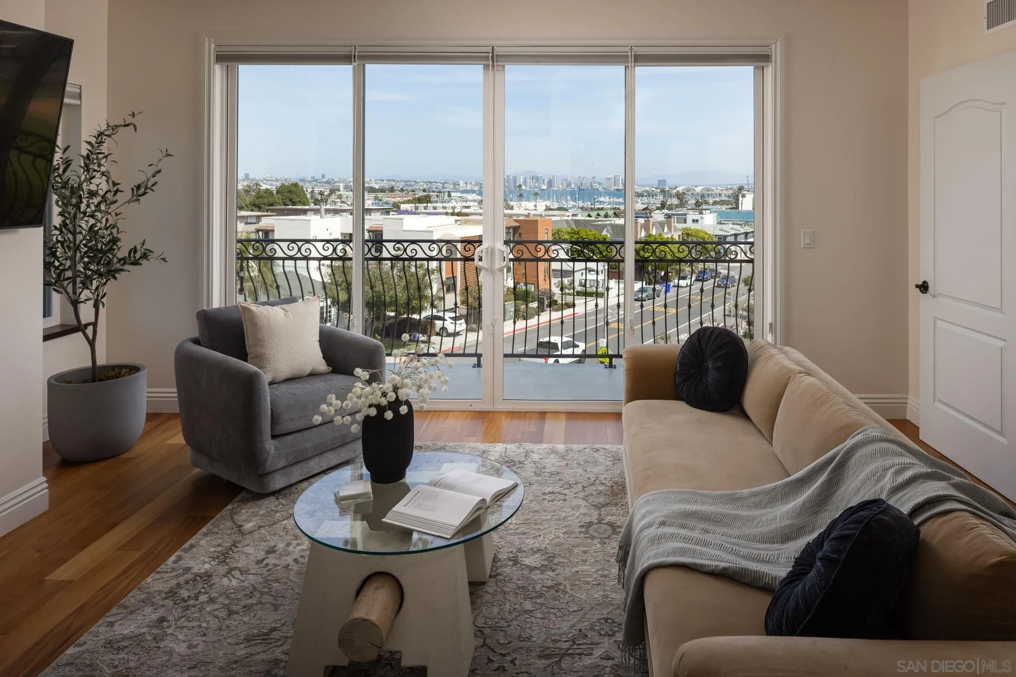 https://cdn.realtyfeed.com/cdn/127/260009710/4da3cd1e7151b17a145868dd41870dd5.webp