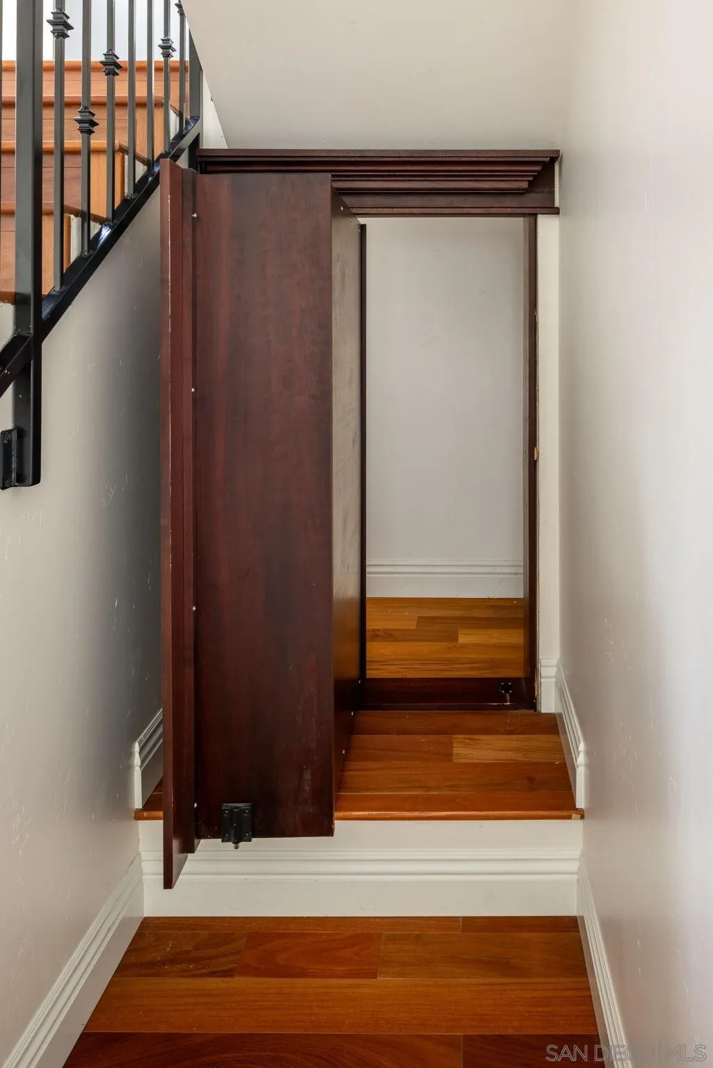 https://cdn.realtyfeed.com/cdn/127/260009710/6c3f9f375659e82bebb301827a55508d.webp