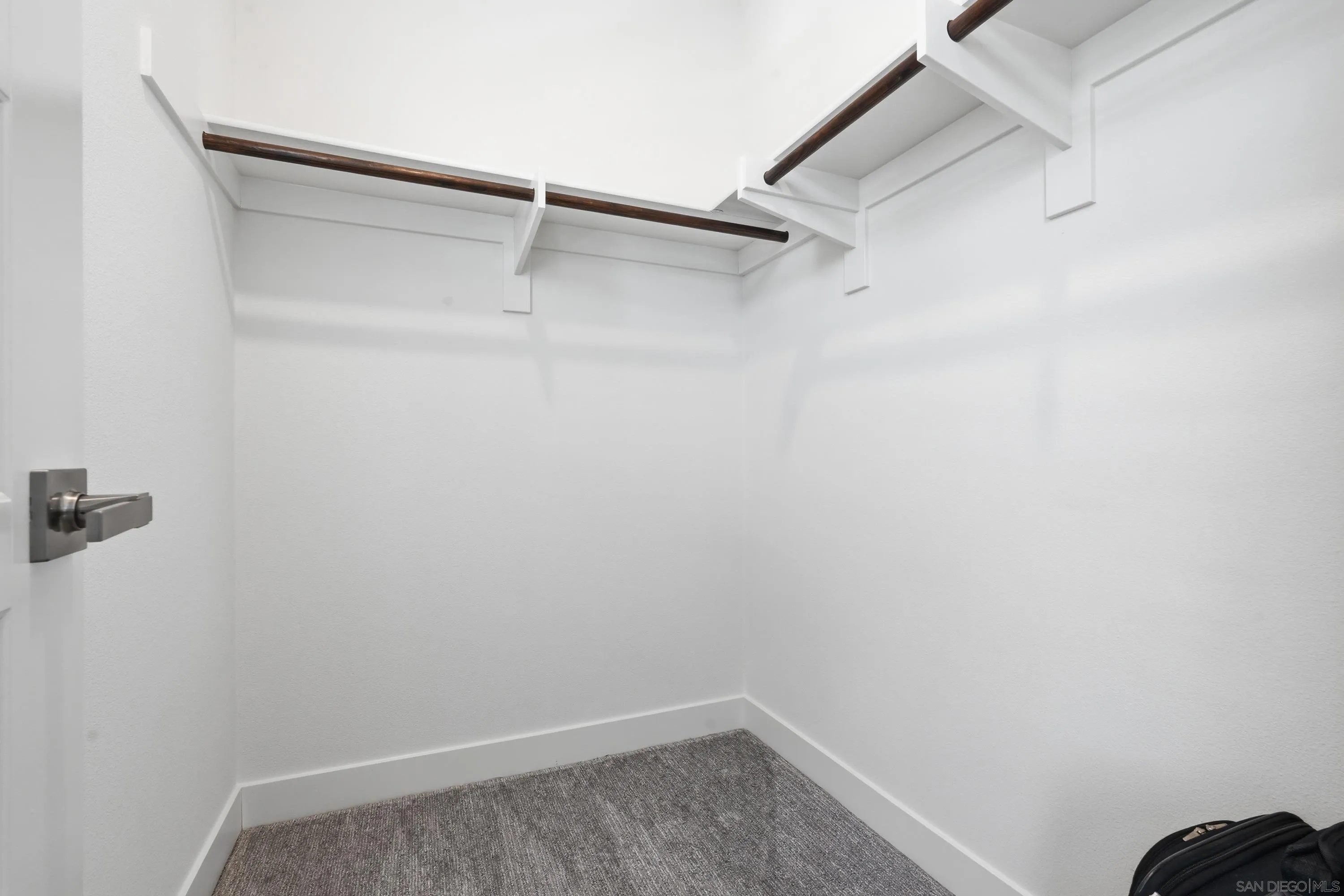 https://cdn.realtyfeed.com/cdn/127/260009714/65a0f8144f321eddb0d961b19b1e0d5b.webp