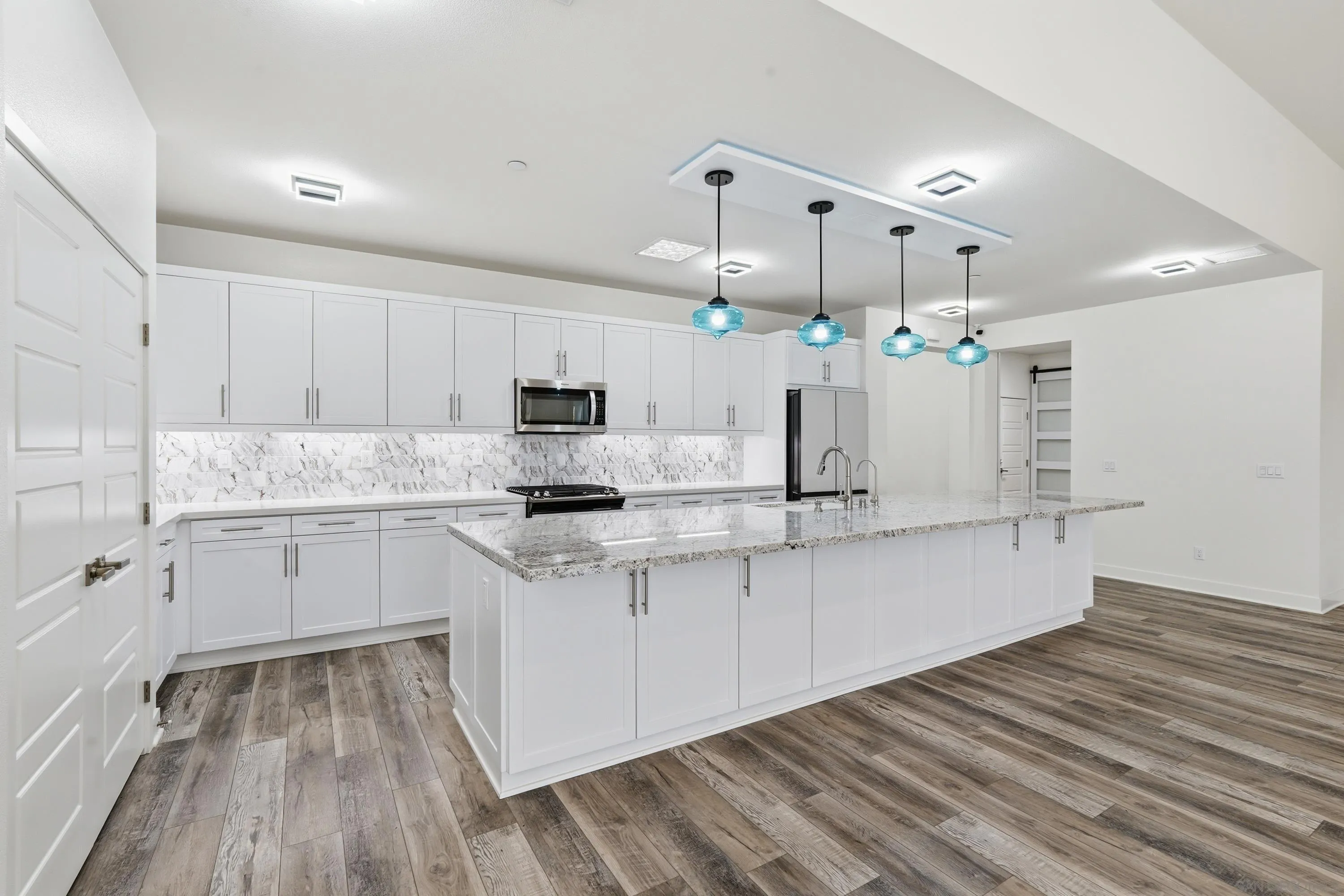 https://cdn.realtyfeed.com/cdn/127/260009714/894614c2e9ef9a5a8b21be5394b7a11b.webp