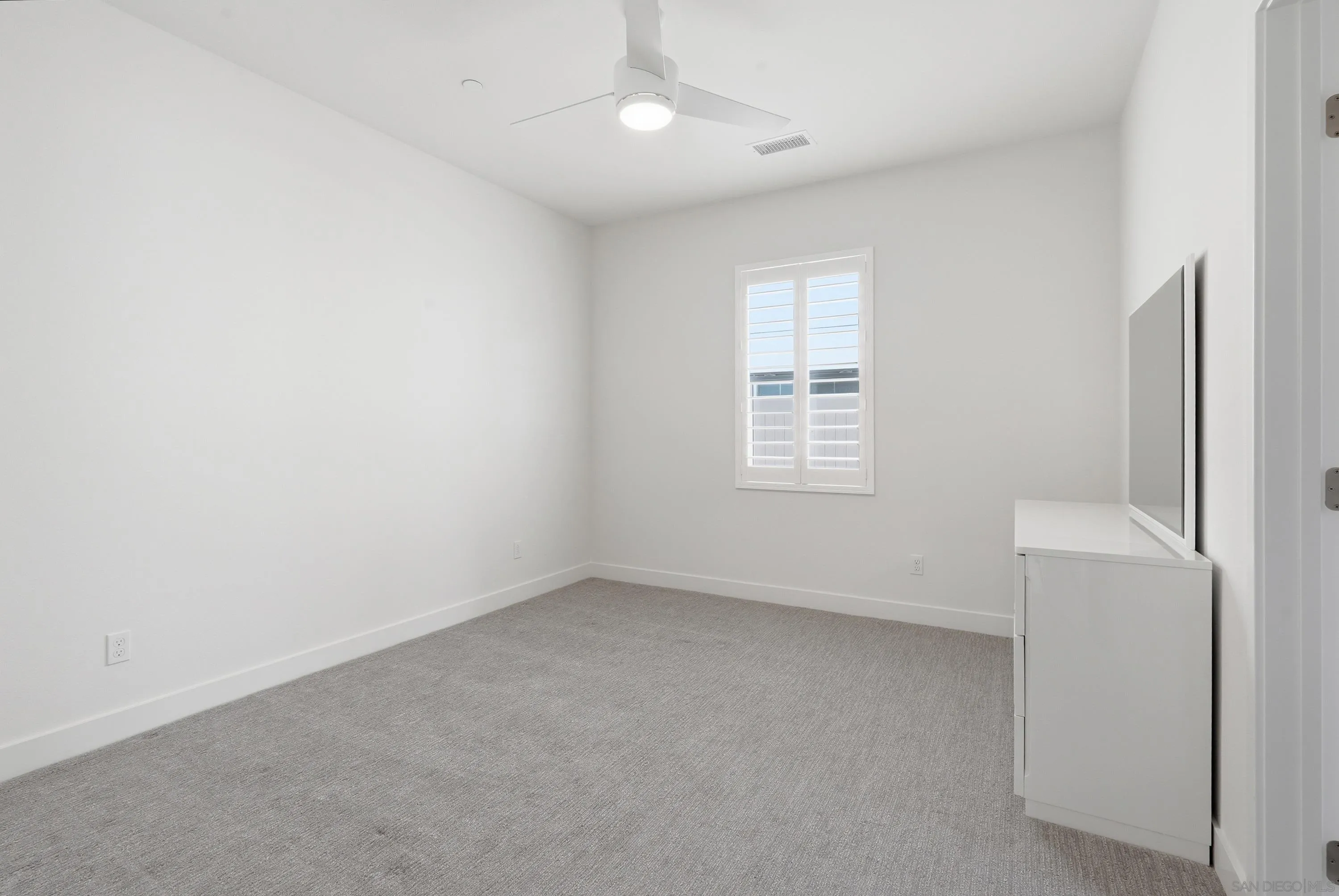 https://cdn.realtyfeed.com/cdn/127/260009714/a6b6721edfefc0af9b2670a8d10ce117.webp