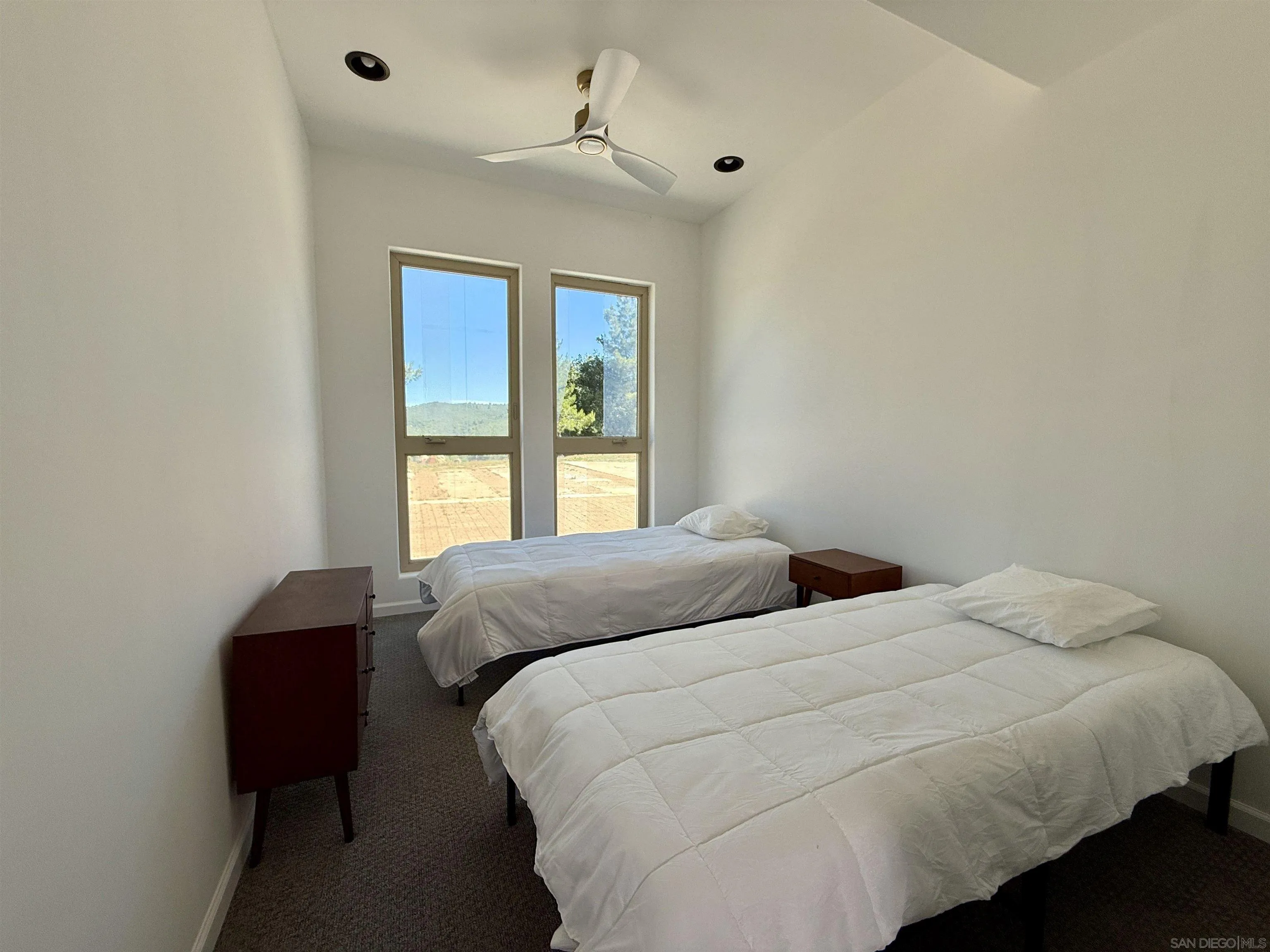 https://cdn.realtyfeed.com/cdn/127/260009720/1e40b107b7526840e62e1b7509be6c6b.webp