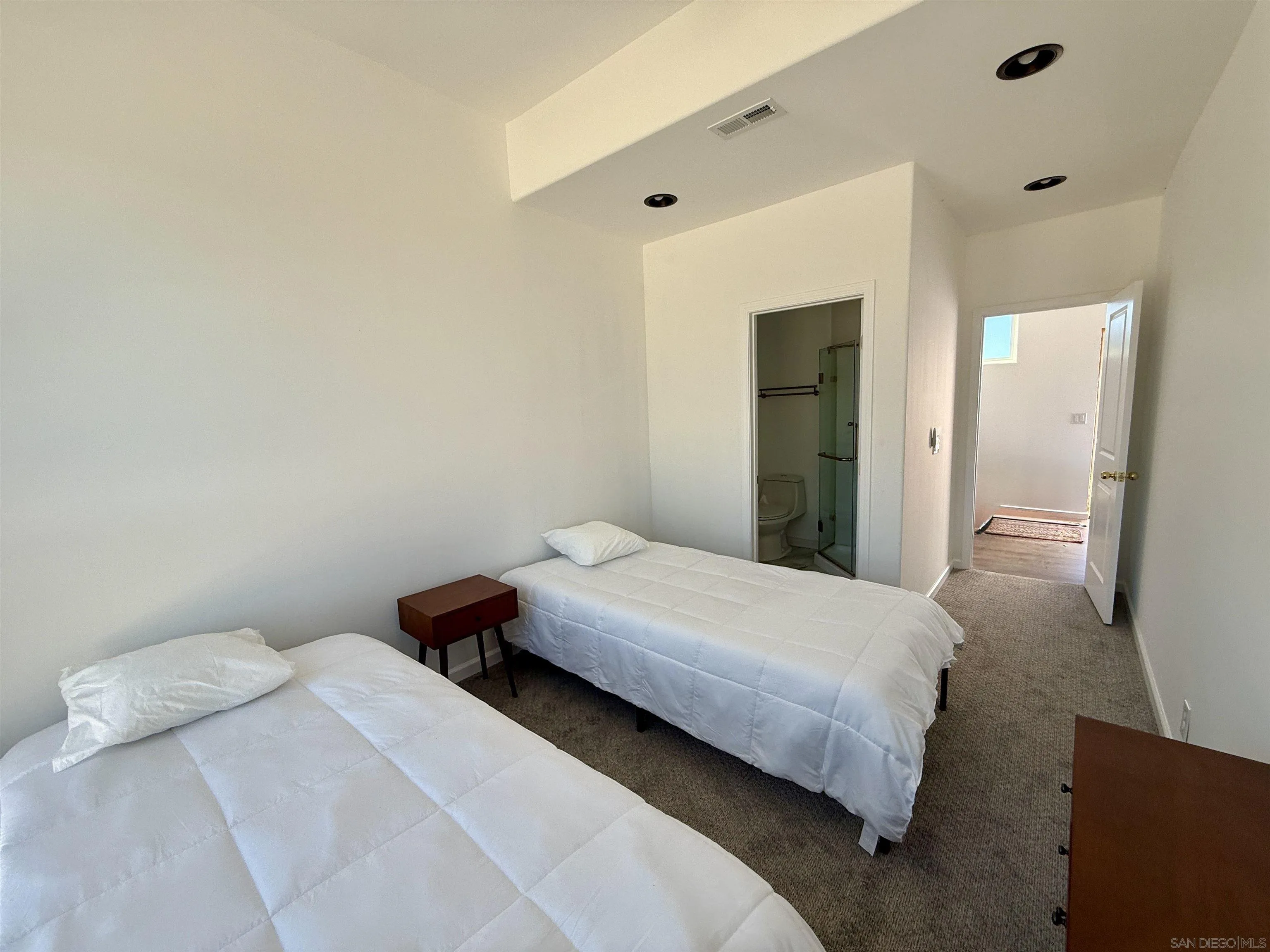 https://cdn.realtyfeed.com/cdn/127/260009720/2b31f07c89bdac17e68bbec0d44f4836.webp