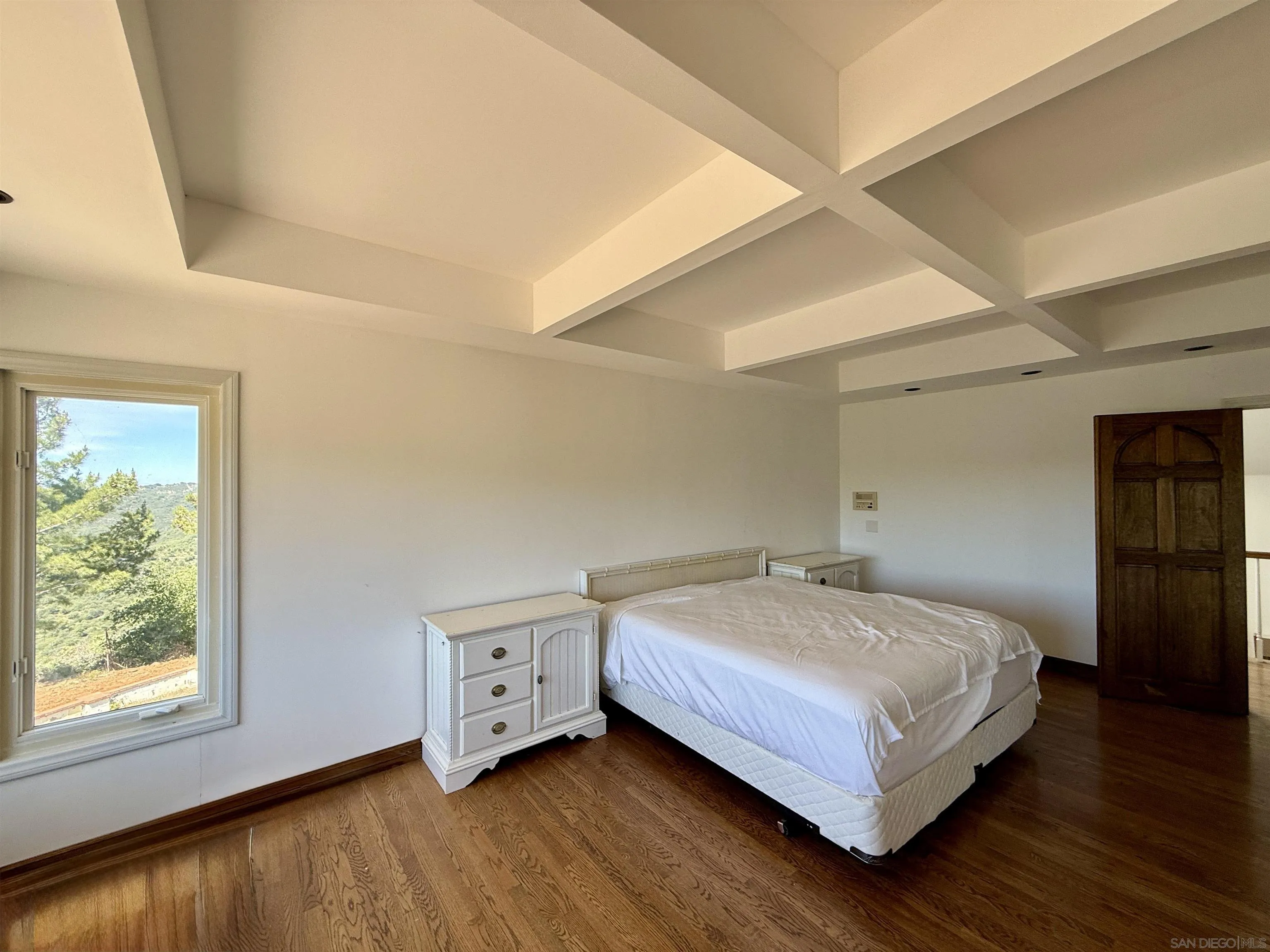 https://cdn.realtyfeed.com/cdn/127/260009720/3cdf09fcc2e644f724f7628c093a6599.webp