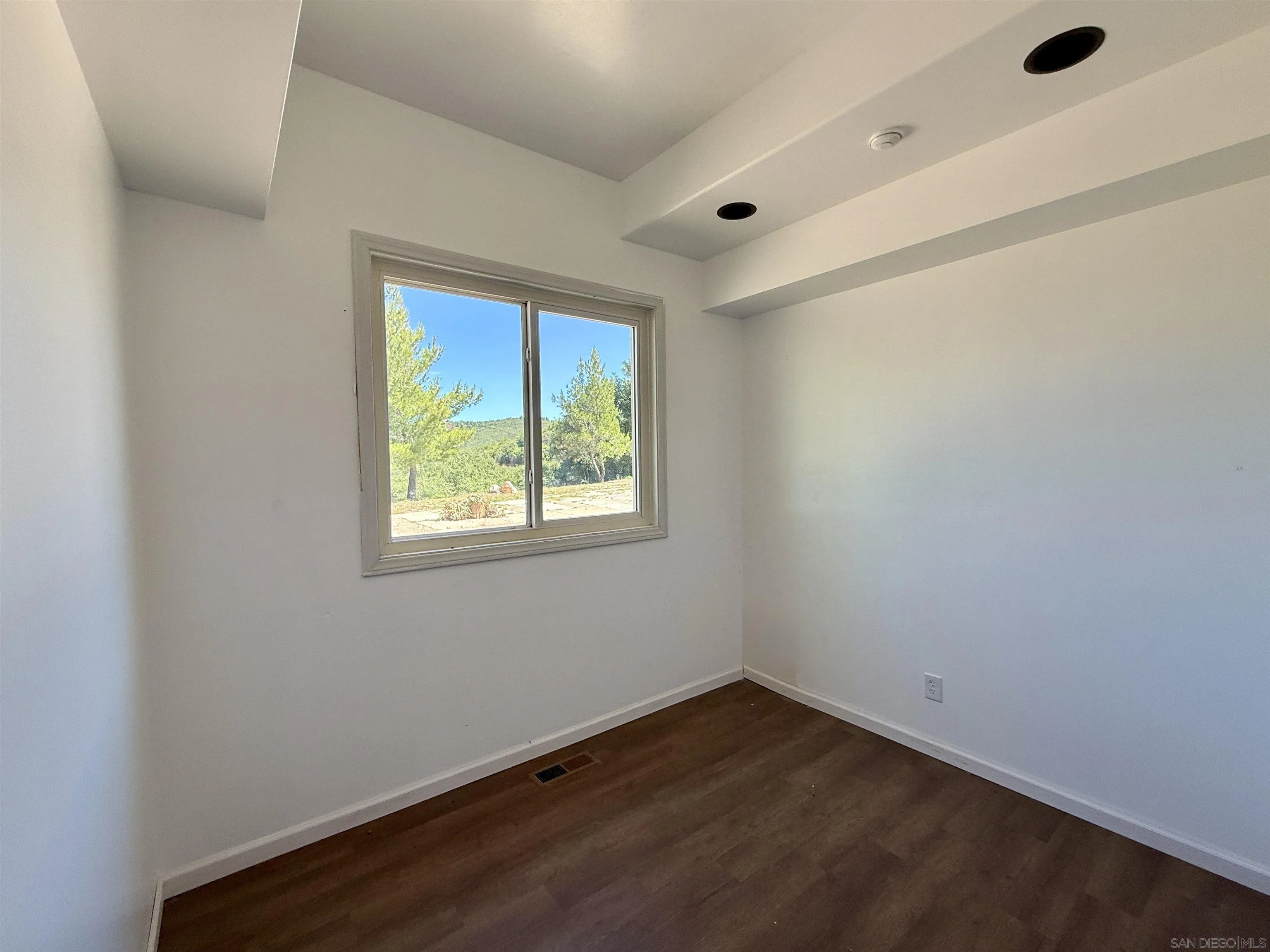 https://cdn.realtyfeed.com/cdn/127/260009720/857300f4e45d8e7d7b2ef7f9fcfb450c.webp