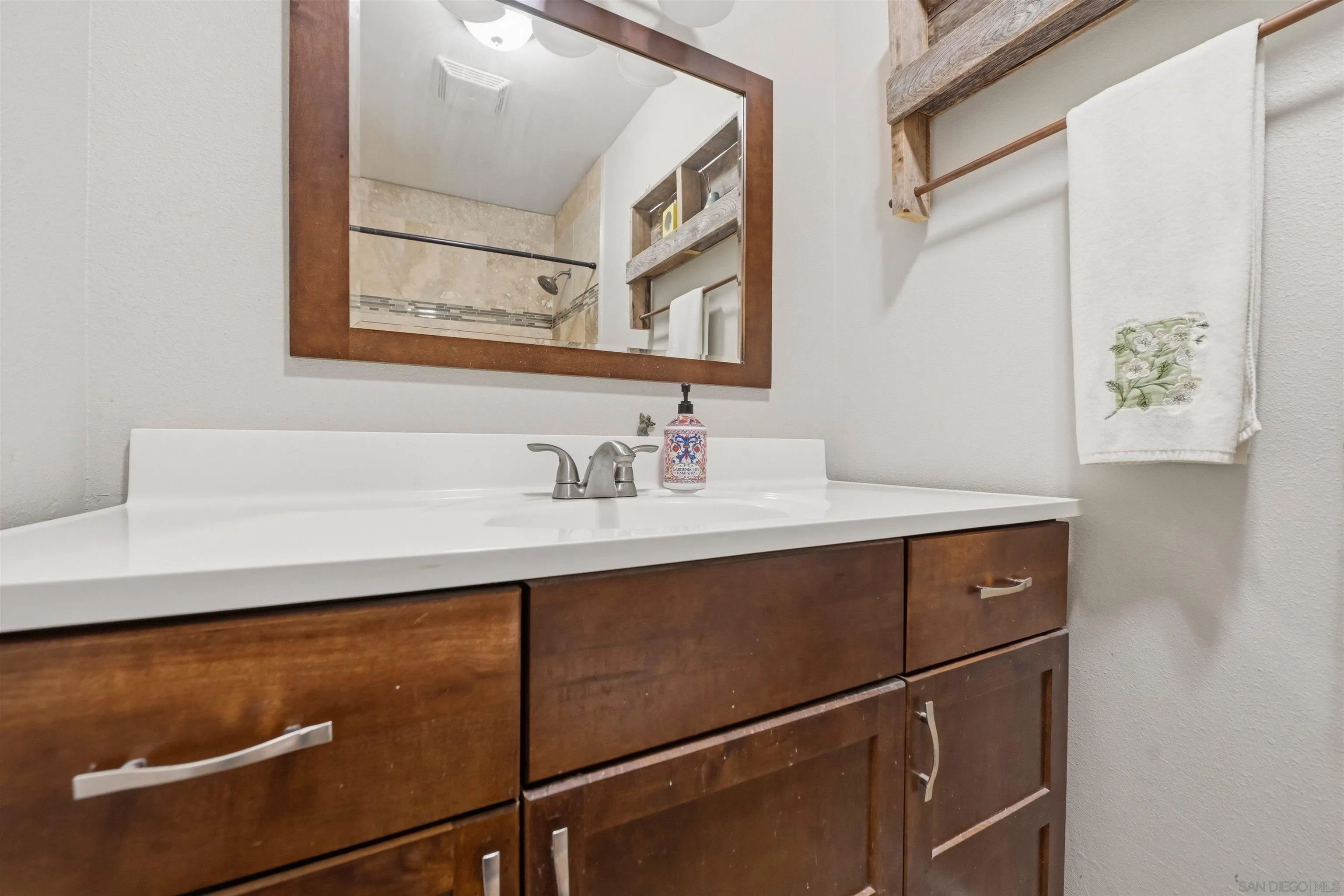 https://cdn.realtyfeed.com/cdn/127/260009725/734f7367e459b9fba57a256018026e5d.webp