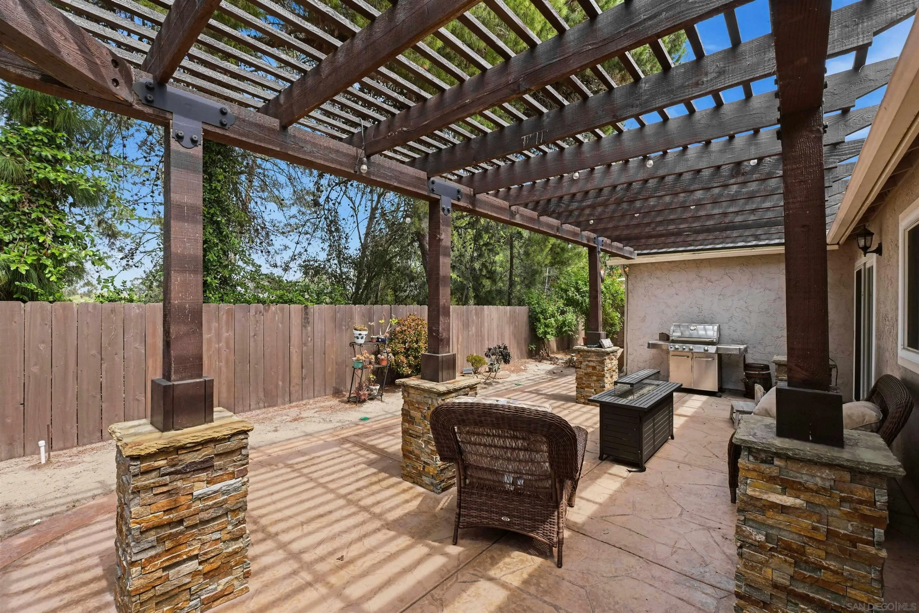 https://cdn.realtyfeed.com/cdn/127/260009725/e69be929b7f1d5c1ba61baf564e008df.webp