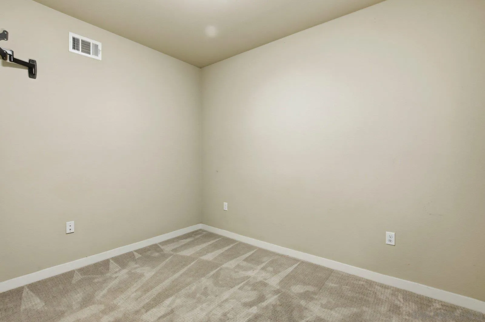 Photo #13: 260009726 Listing: Photo #13