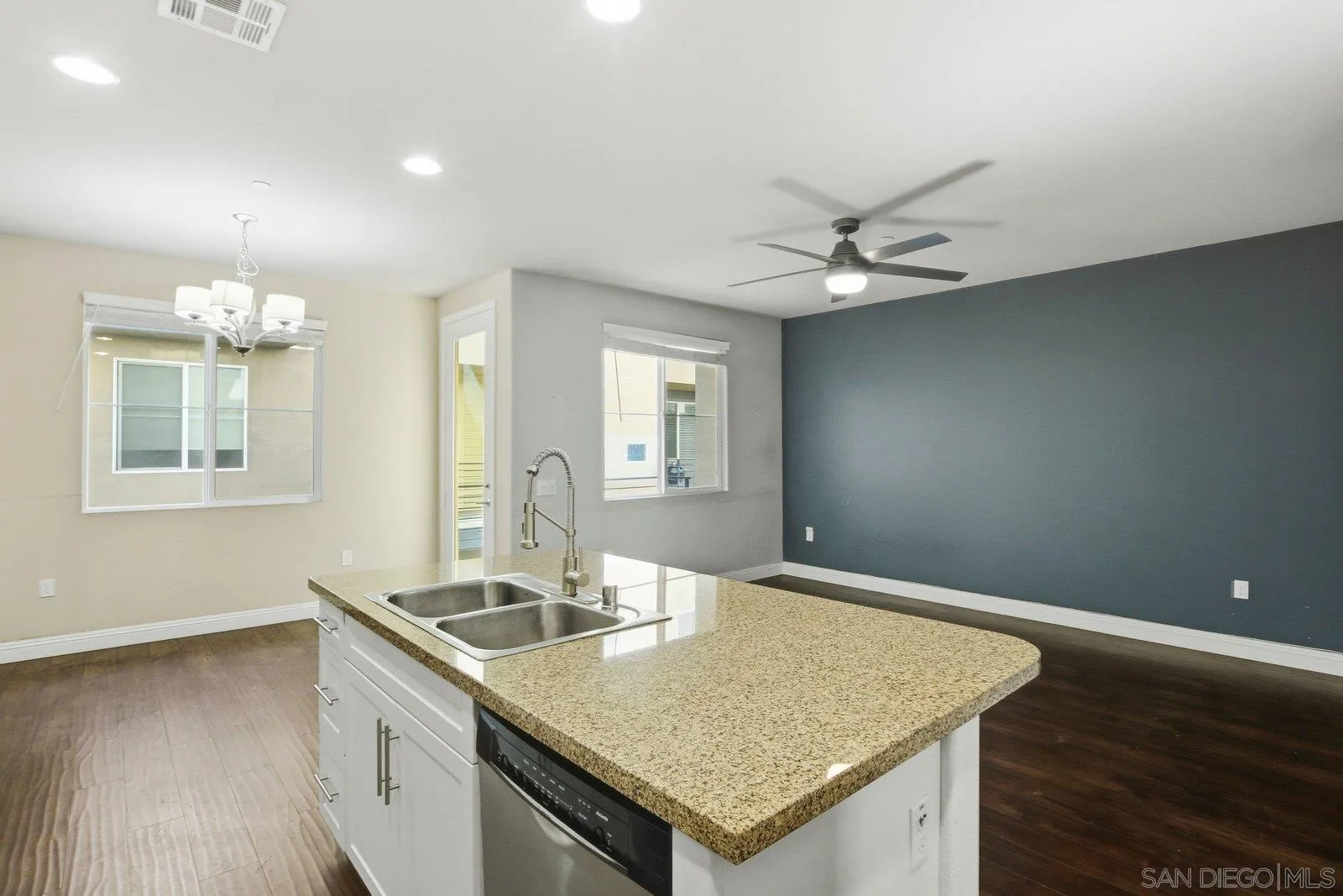 Photo #2: 260009726 Listing: Photo #2