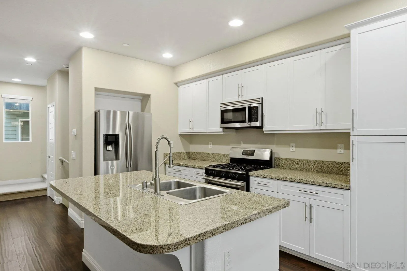 Photo #1: 260009726 Listing: Photo #1
