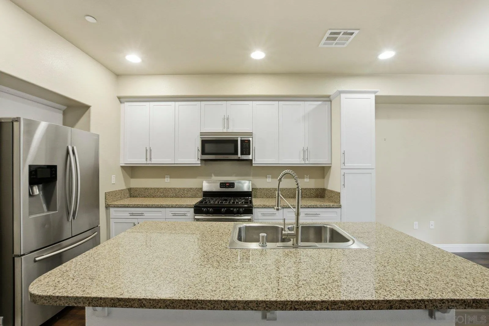 Photo #17: 260009726 Listing: Photo #17