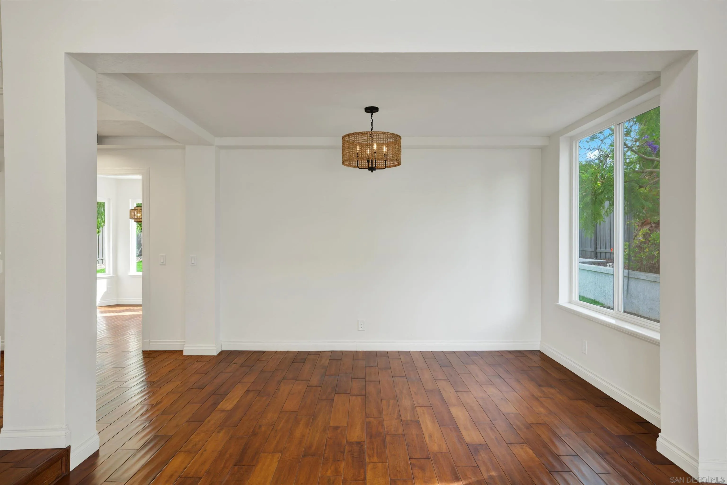 https://cdn.realtyfeed.com/cdn/127/260009727/d1662b1b30c561df2d168b3a86719259.webp