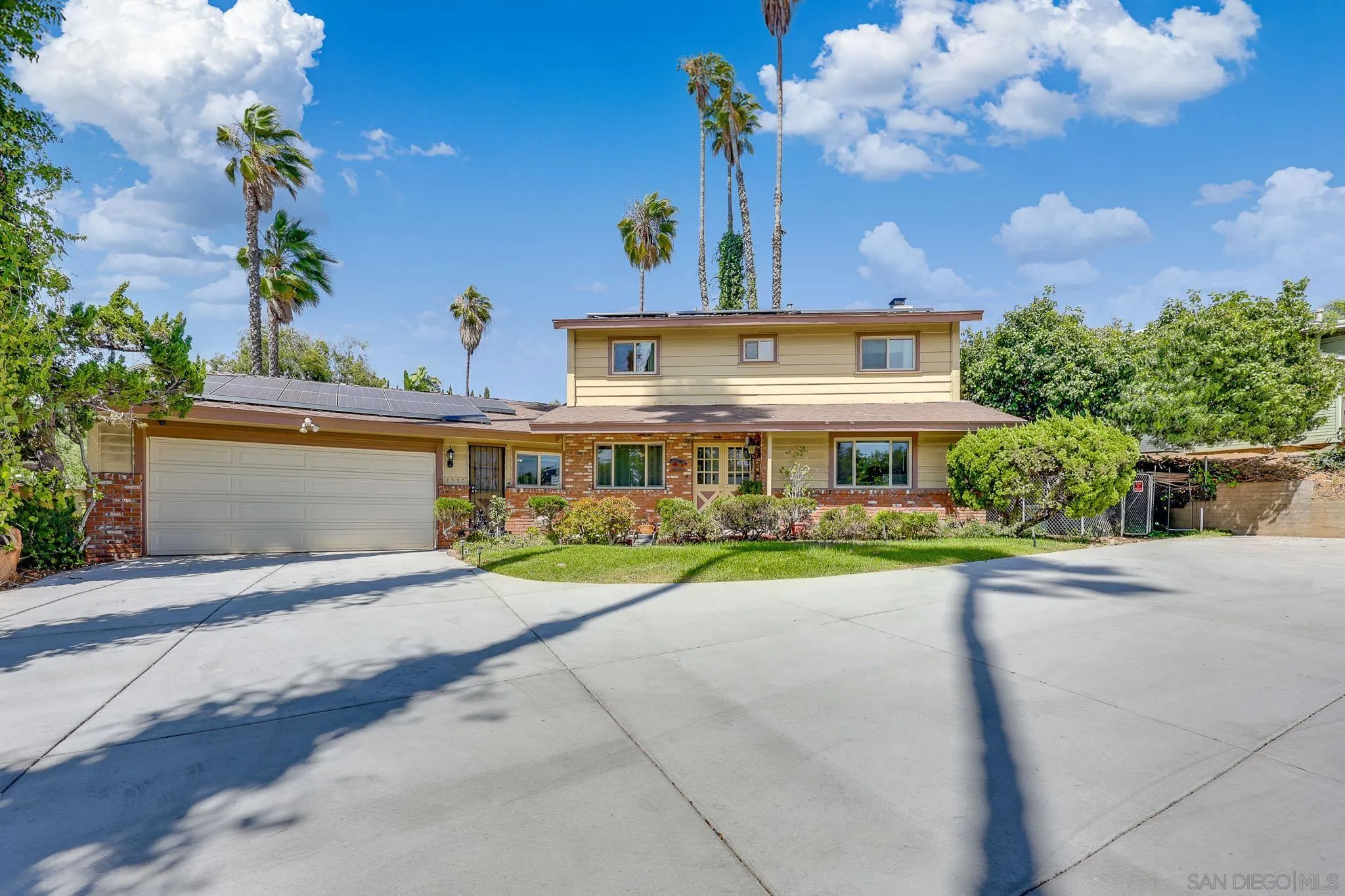 https://cdn.realtyfeed.com/cdn/127/260009728/915a1886138b1b460f98ad426c660070.webp