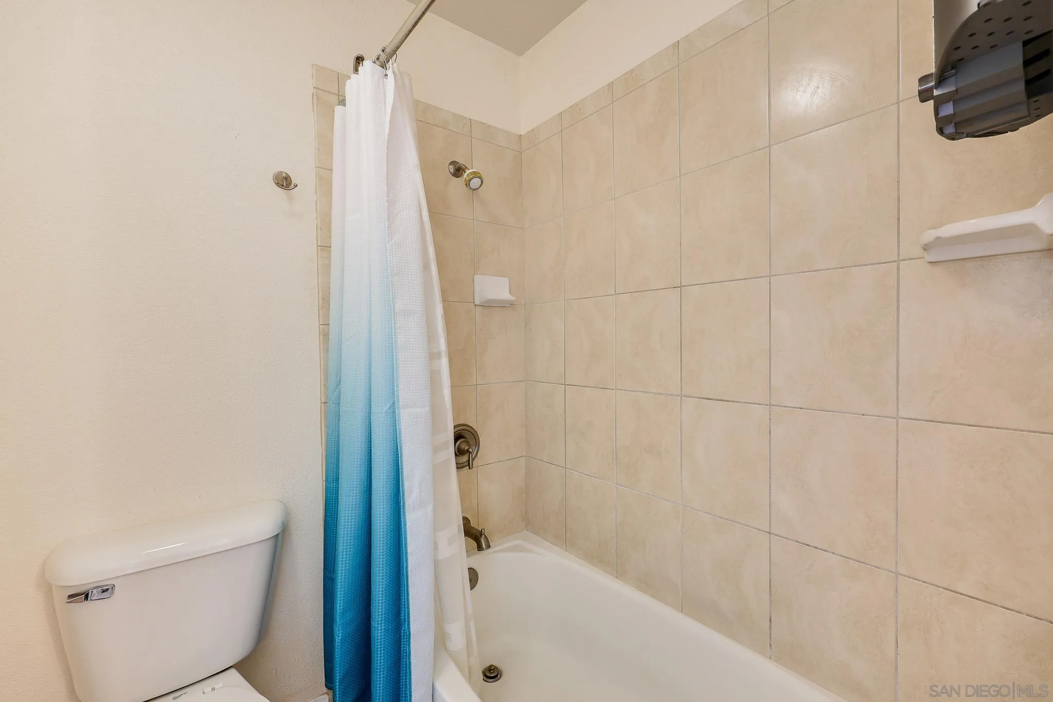 https://cdn.realtyfeed.com/cdn/127/260009728/cb1817116c54ca870fbd64879efbc725.webp