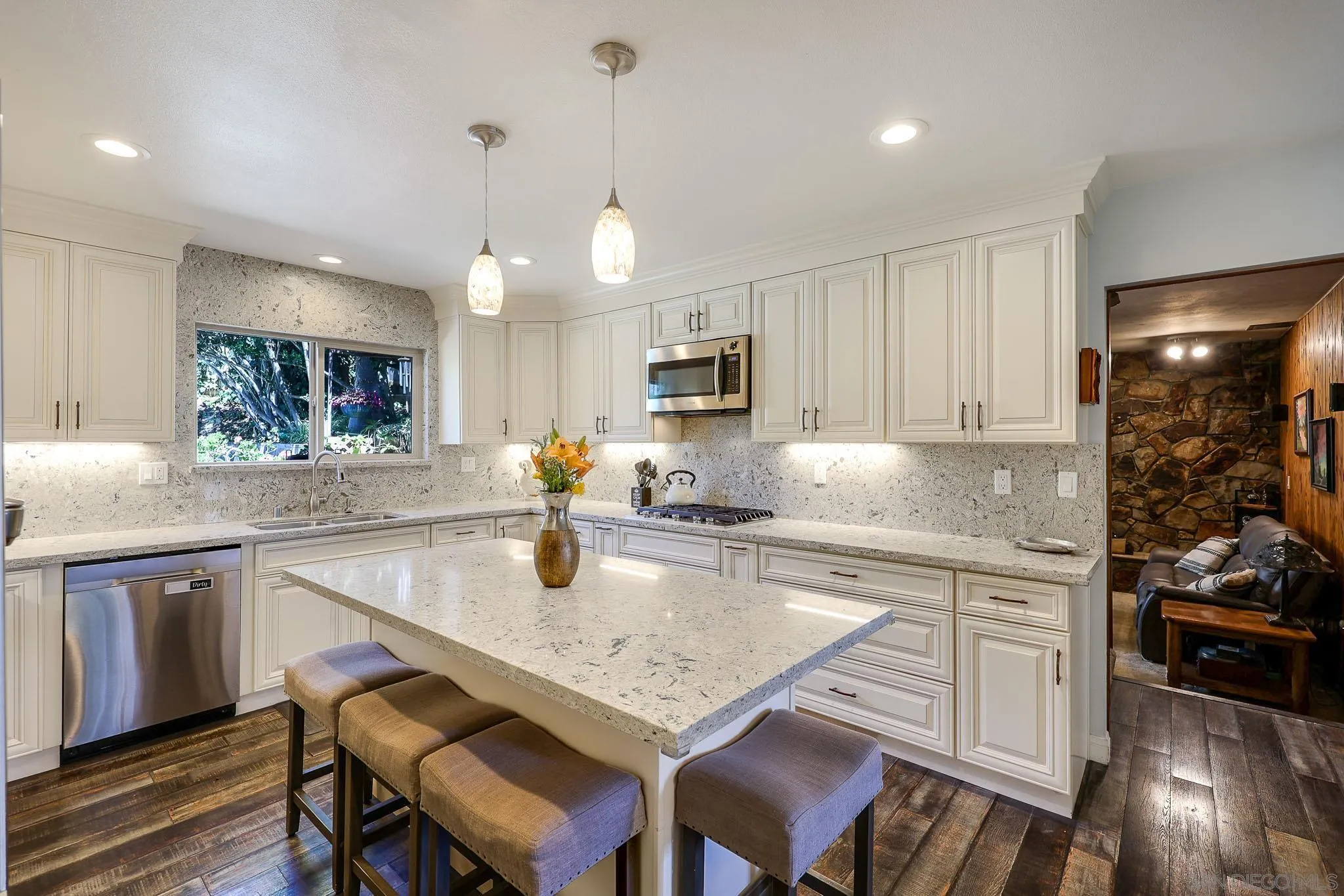 https://cdn.realtyfeed.com/cdn/127/260009728/d1eb162c79a06f913f0c69442b65c07c.webp
