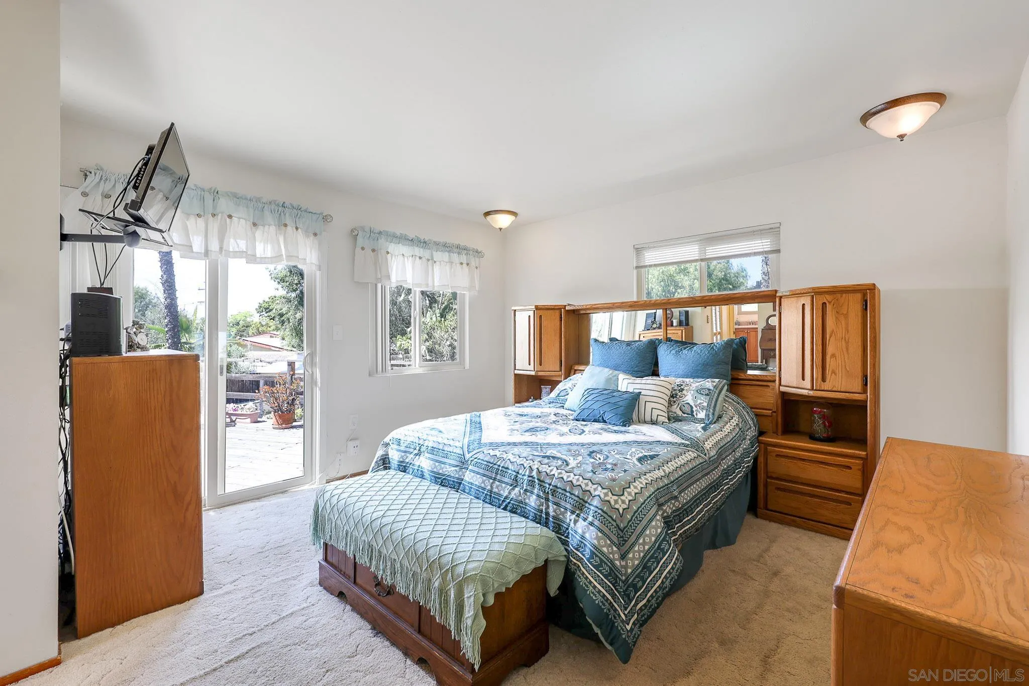 https://cdn.realtyfeed.com/cdn/127/260009728/ee975cd4f9d6a75768521644127c2709.webp
